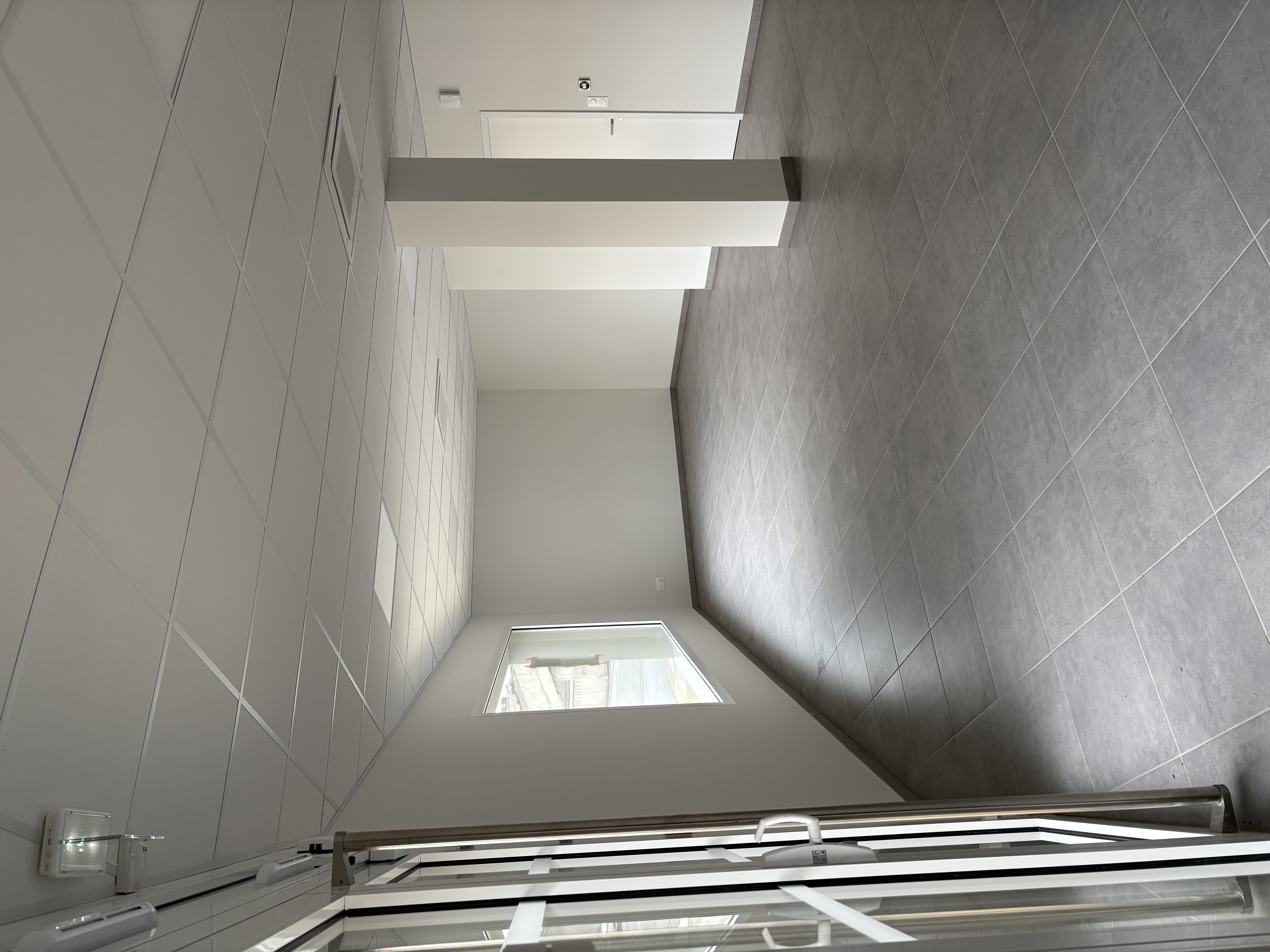 Appel à candidatures - location de locaux commerciaux neufs. Soucieuse de développer les services de proximité à Mouilleron Saint Germain, la collectivité lance un appel : Deux surfaces commerciales neuves de 75 m2 sont disponibles en centre bourg.  Idéalement, un métier de bouche mais peuvent convenir à tout autre activité de commerce ou de service. 
Un loyer de 480.80€ HT par mois (Charges locatives et de copropriété compromises)

Venez rejoindre la supérette, la boulangerie, la galerie d'art déjà en place. Proche des halles, de la médiathèque et d'une nouvelle Maison d'Assistantes Maternelles. 

Le territoire communal bénéficie d’une forte attractivité touristique axée sur un passé historique hors du commun : Mouilleron-en-Pareds a vu naitre deux grands hommes illustres : le Président Georges CLEMENCEAU (1841-1929) « Père la Victoire », signataire du traité de Versailles, et le Maréchal Jean DE LATTRE DE TASSIGNY (1889-1952), chef de guerre reconnu, signataire de la capitulation Nazie du 8 mai 1945 à Berlin.

Vous pouvez nous contacter et pour avoir plus d'informations : 02.51.00.30.34