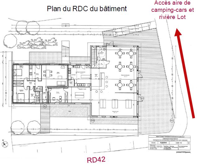 La communauté de communes DECAZEVILLE COMMUNAUTE propose à la vente un bâtiment situé sur la
commune de Boisse Penchot 12300.
Le bien proposé à la vente est constitué d’une partie logement et d’un local commercial ayant été utilisé comme
multiservice, puis bar-restaurant. Ces 2 modules ne seront pas vendus indépendamment.
Le bâtiment est implanté au cœur du village, en bordure de la RD 42, en entrée d’un espace à proximité de la rivière Lot, dédié aux loisirs et à la détente. 
Le bâtiment (intégralement accessible aux personnes à mobilité réduite) est composé de 2 niveaux se répartissant de la façon suivante :
- Au rez-de-chaussée :
o Partie local commercial comprenant : salle de restaurant, bar, cuisine, WC handicapés, rangement et bureau pour une surface d’environ 120 m² + terrasse extérieure en bois. Cette partie est climatisée.
o Partie habitation : séjour, cuisine, 2 chambres, WC et salle d’eau, dégagement, pour 75 m² environ
Chauffage au sol, gaz de ville.
- En sous-sol : locaux pour la plupart aveugles comprenant un vaste garage de 73 m², des réserves, sanitaires et
chaufferie, stockage. Surface totale de 195m² environ.
Surface totale d’environ 390 m².
Un parking communal VL et PL est situé à côté du bâtiment.
DECAZEVILLE COMMUNAUTE reste propriétaire d'une
Licence IV qu'elle pourra mettre à disposition au profit de
l'exploitant, si nécessaire.

Pour la mise en vente, la Communauté lance un appel à candidatures, selon le planning suivant :
- Inscription pour visite : jusqu'au vendredi 30 septembre 2022
- Visite du bâtiment (obligatoire) : mercredi 5 octobre 2022
- Remise des offres : vendredi 4 novembre 2022
- Entretien avec les candidats : vendredi 18 novembre 2022
- Sélection du candidat retenu : mi-décembre 2022

Le montant minimum auquel DECAZEVILLE COMMUNAUTE souhaite vendre cet ensemble immobilier est de 181 000 HT.

Le détail du dossier détaillant le bien et la procédure est à télécharger sur le site de la communauté de communes : www.decazeville-communaute.fr

Pour tous renseignements, contactez Marie-Charlotte MARTINY ou Pauline CHOINET au 05.65.43.95.00