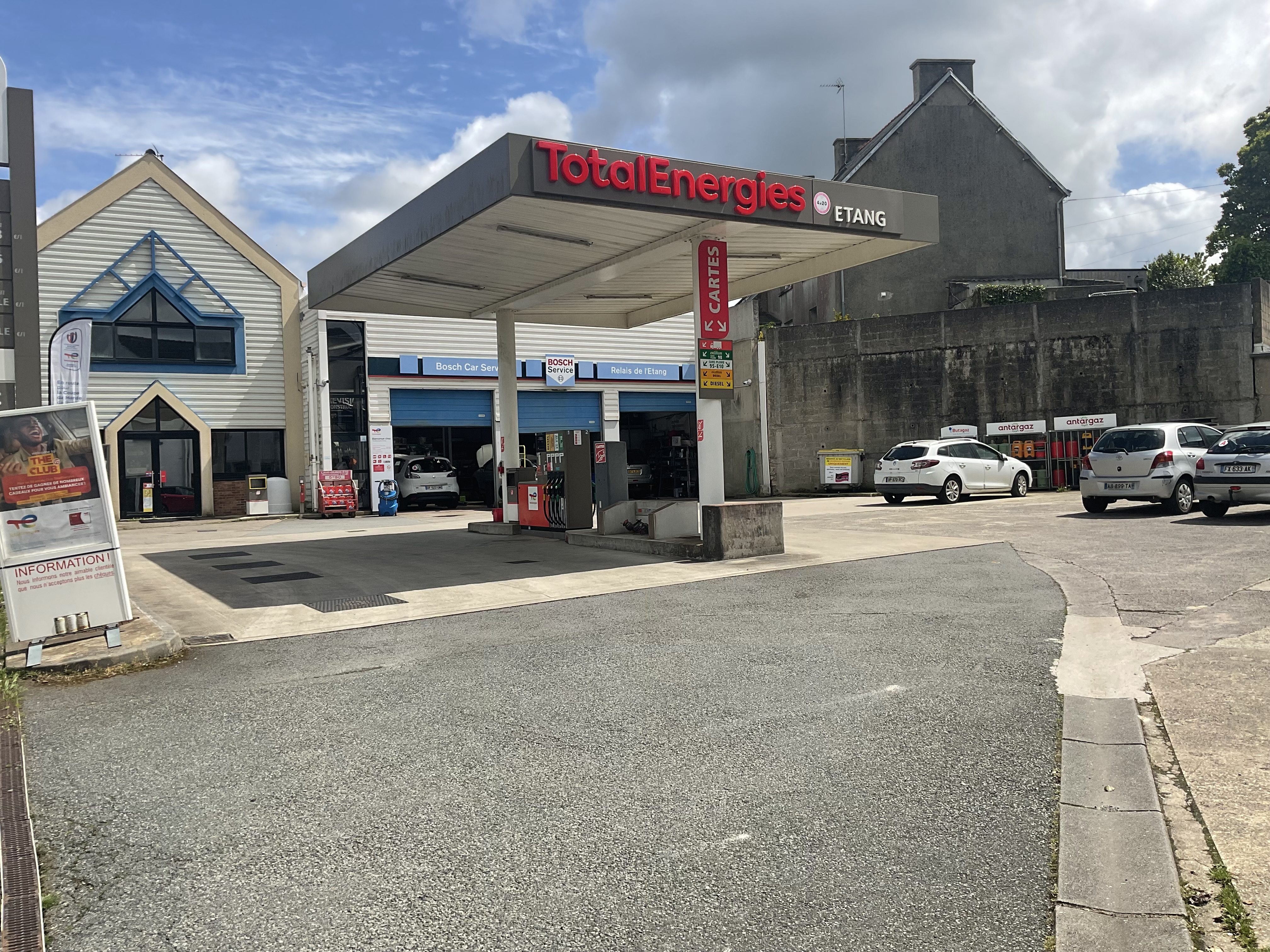 Garage ,station service ,dépôt colis ,gaz,
Entreprise exploiter depuis 35 ans ,elle existe depuis 1928, 
Environs 120 client jour ,ouvert 5,5 jours par semaine possibilité d acheter les murs ,un appartement est réalisable environ 80 m2 ,
Bonne notoriété,clientèle d habitués,