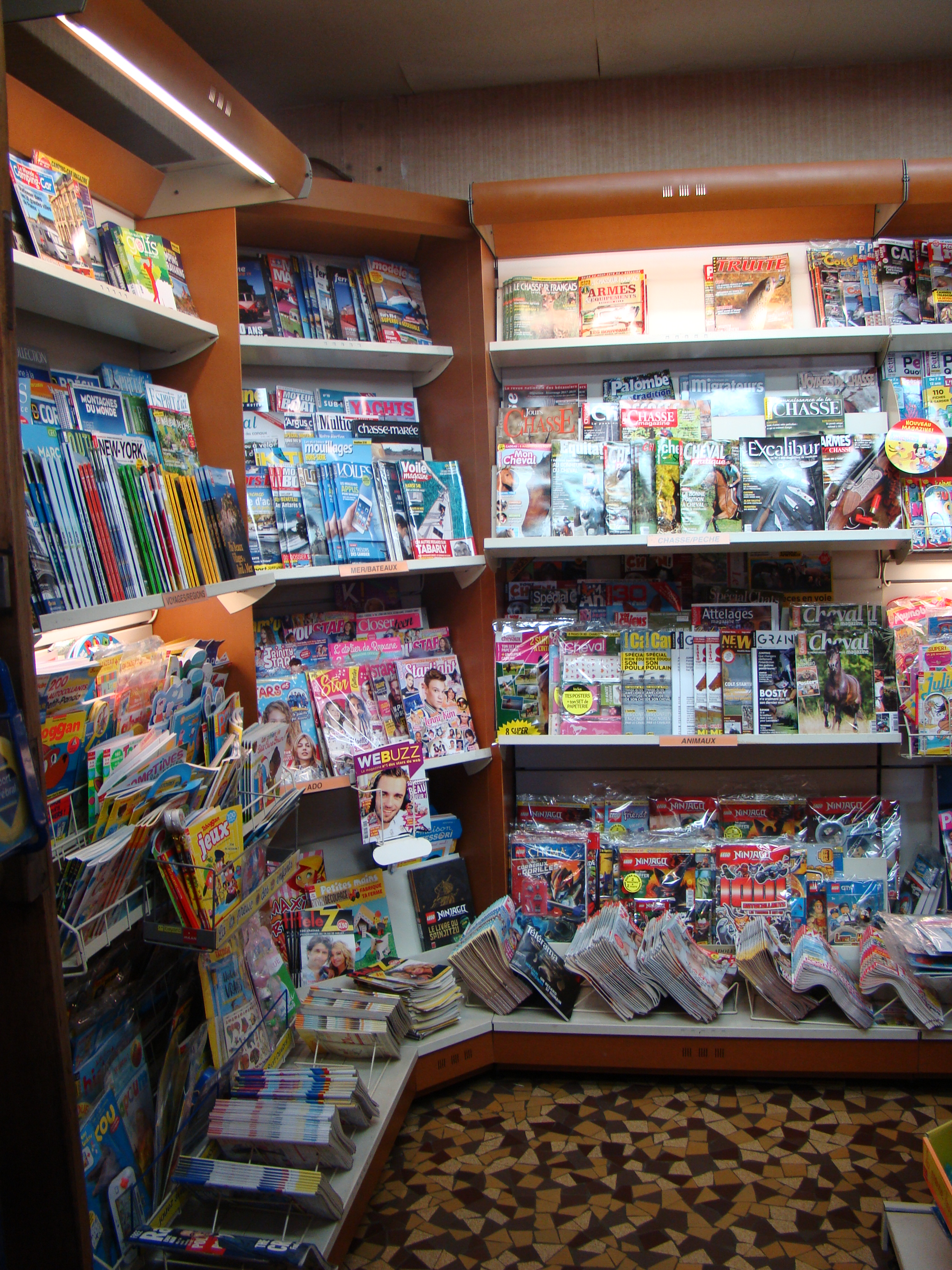 Cause retraite vends Maison de la presse - librairie - papeterie
carterie - cadeaux .
Située sur les plages du débarquement en Normandie.
Bon chiffre d'affaire constant, moyenne annuelle 200.000euros