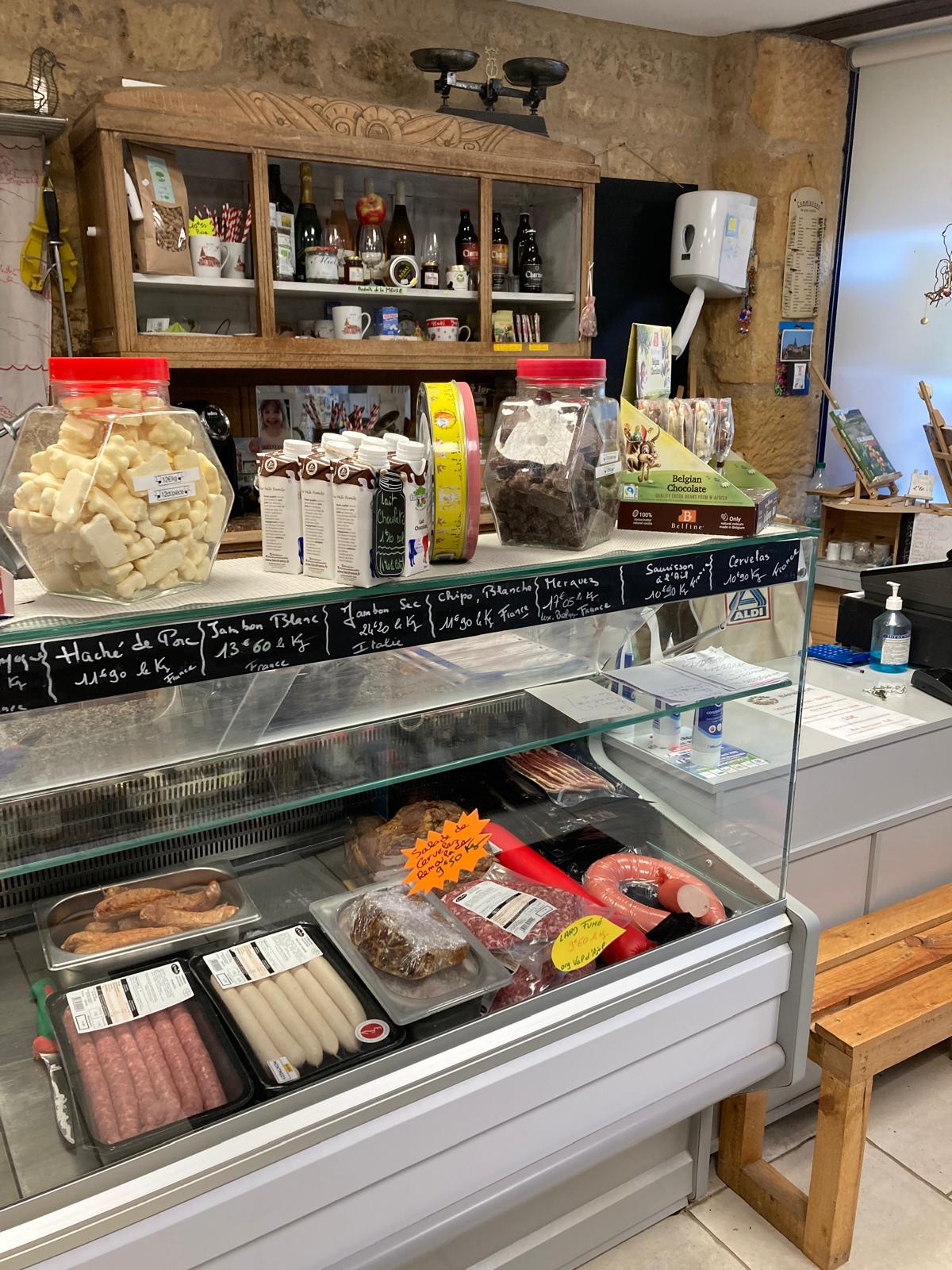 Vends épicerie cause retraite 
Situé au coeur du village de Marville (Village touristique renaissance)
Clientèle fidèle 
Équipements en parfait état prêt à l'emploi