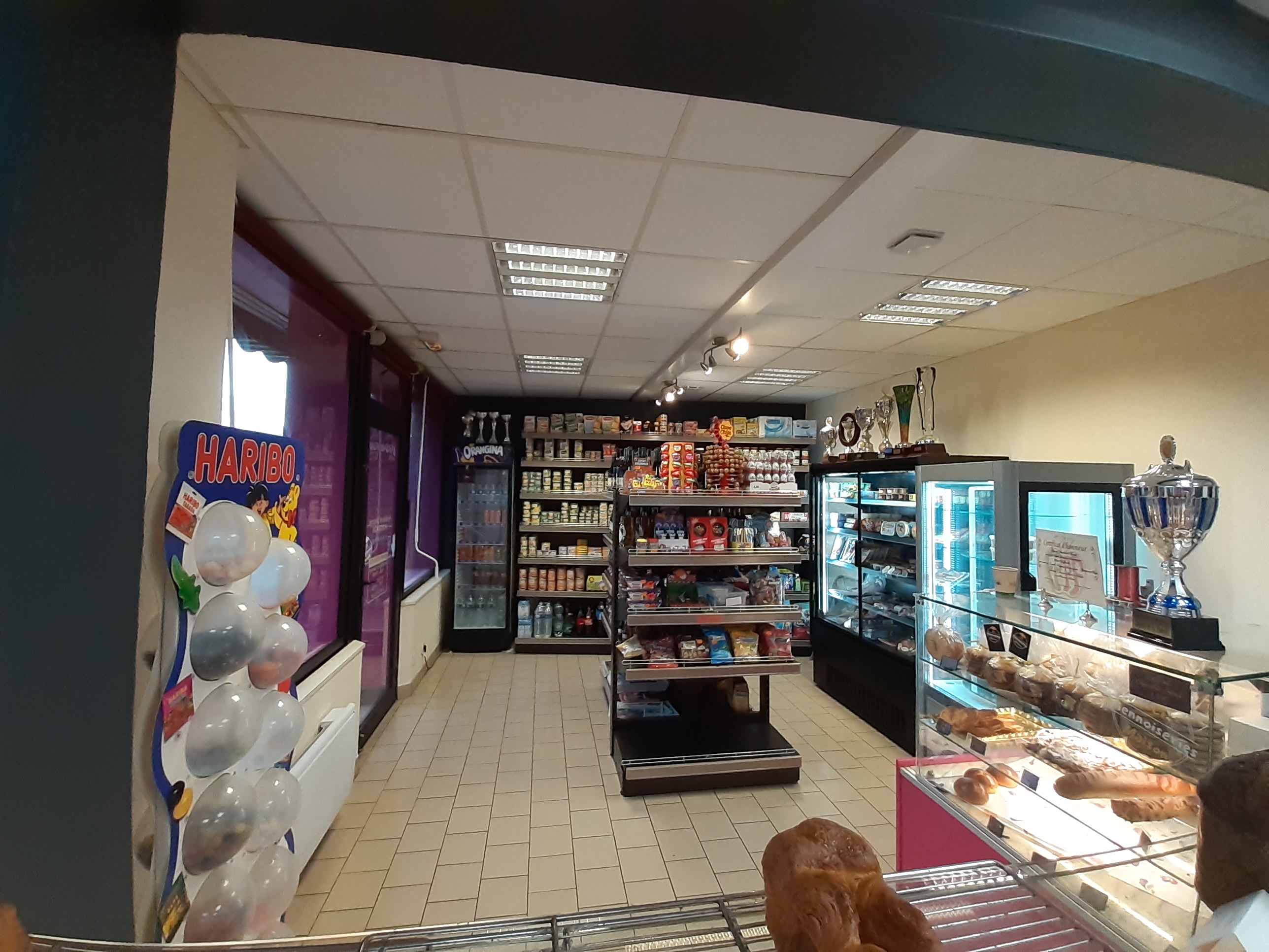 Belle boulangerie epicerie en constante progression cherche repreneur!
Située a 30 min des cotes et du mont saint michel dans un village du sud Manche 275000 de CA avec bon resultat. Prix de vente 100000e 

 A vous qui êtes intéresser n’hésitez pas a nous appeler pour d’autres renseignements 0233897882