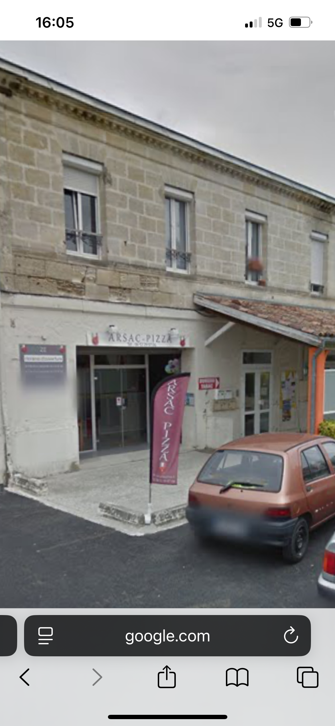 Il y a tout le matériel de la pizzeria, les frigos, les fours, une voiture société.