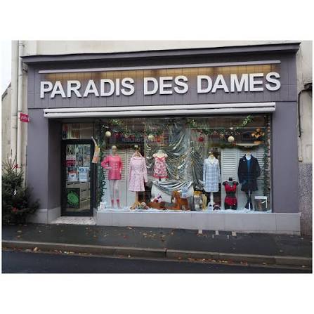 À VENDRE (cause retraite) : Fonds de Commerce
magasin "Paradis des Dames" à Vierzon - Mercerie / Lingerie

En cœur de ville, commune du Cher 27 000 habitants avec une zone de chalandise de 50 kms à la ronde pour la spécificité de l’activité. (Indre, Cher, Loir et Cher) et une clientèle fidèle, cette mercerie participe à la vie locale et répond aux besoins d’une clientèle férue de travaux d’aiguilles. L’accueil et le conseil sont les deux moteurs de la réussite de cette entreprise.

Activité de mercerie et lingerie : vente de fournitures autour de la couture et des travaux d’aiguilles, espace sous-vêtements et lingerie de nuit pour hommes et femmes, réparation et entretien machine à coudre, service retouches…

Développement possible avec la mise en place d’atelier découverte autour des différents travaux d’aiguilles.

Le local est accessible PMR, très belle visibilité en centre-ville avec un fort passage piéton et des parkings à proximité immédiate.
Une surface de vente de 80m2, lumineuse et chaleureuse, ainsi qu'une réserve pour le stockage des marchandises. Une vitrine idéale pour la mise en valeur des collections. 
C’est une enseigne locale incontournable et reconnue. La clientèle est fidèle et régulière. C’est un magasin entièrement équipé, agencements et mobilier inclus. Aucuns travaux immédiats à prévoir.

CA 2025 : 153 321 € - résultat net positif de 5 936 €
Bail commercial 3-6-9, loyer 645 TTC/mois
Actuellement l’établissement fonctionne avec 1 personne à temps plein et 1 personne en prestation de service retouches.
Prix de vente du fonds de commerce : 55 000 € et 25 000 € de stocks de marchandises
Contact : Comptoir du Commerce et de l’Artisanat de Vierzon Sologne Berry
06 49 58 07 86 comptoircommerceartisanat@cc-vierzon.fr