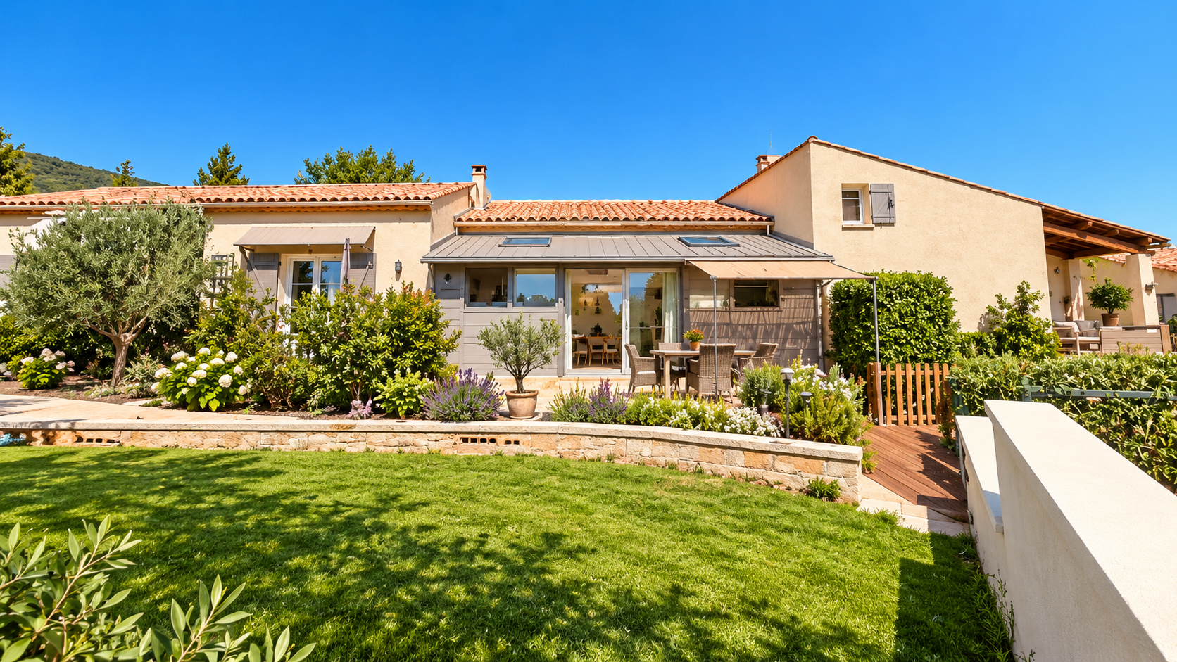 📍Un bien  rare à la vente dans le 04, Alpes de Haute Provence 04200 à Chateauneuf Val Saint Donat , entre Sisteron et Manosque 

💸Prix 595 000€, direct propriétaire 

✅Gîtes en activité de location saisonnière et longue durée. Nous sommes ouverts toute l année . 

💰CA : de 45 000€ à 57 000€ actuellement pour 3 logements loués, jusqu’à 70 000€  si 4 logements loués , 

💸Charges ( EDF, eau et TF 10k€)

🌱DPE C/GES B              

🏠Ensemble de 4 logements avec entrées et terrasses indépendantes , 
4 cuisines 
4 salons
9 chambres 
4 salle de bain et wc 
1 véranda de 27m2
1 grenier de 20m2
1 garage de 36m2 
1 parking pour 6 voitures 

Le bien fait 350m2 au sol sur un terrain de 1576m2 clos et arboré, 
au pied de la montagne de Lure. 
Le bien est vendu meublé .

🏊🏻‍♂️Piscine de 9x4,5 m et espace spa. 

🌞Activité de location depuis 2018, avec une clientèle mixte : 
vacanciers en saison d’été et clientèle de professionnelle d’octobre à avril.
⭐️⭐️⭐️Classement Atout France 
🫶Présents et nombreux avis sur Tripadviasor, Google, Booking, Airbnb et Abritel 

⛱️Région touristique entre collines et montagnes avec de nombreuses activités touristiques proposées : 
👌Randonnées, vtt, baignades en lacs et rivières , escalade, canoë , équitation… 
👌Visites de sites historiques : Citadelle de Sisteron , village de Lurs , Forcalquier , Manosque 
👌Sites naturels : gorges de la Meouge, le Verdon, Serre Poncon, ..
👌A 1h d Aix en Provence (TGV)
A 1h30 de Marseille ( aéroport)

✅Nous sommes à 800m du village , proche de la mairie et école maternelle 
✅À 7km du centre commercial, super marché et pharmacie , 
✅A 15 mn de Sisteron, de l hôpital, du centre de santé, des collèges et lycées . Nous sommes au calme et au vert à proximité des essentiels de la vie de tous les jours pour les grands et les petits. 

🌹Réservations de locations au mois enregistrées jusque juin 2027 . 

💕La  vente est motivée par un départ en retraite. 

📁Dossier complet transmis sur demande après échange téléphonique uniquement . 

☎️0660747983
 💚leclosdesgites@gmail.com
Odile Vandewalle et Laurent Trolle
