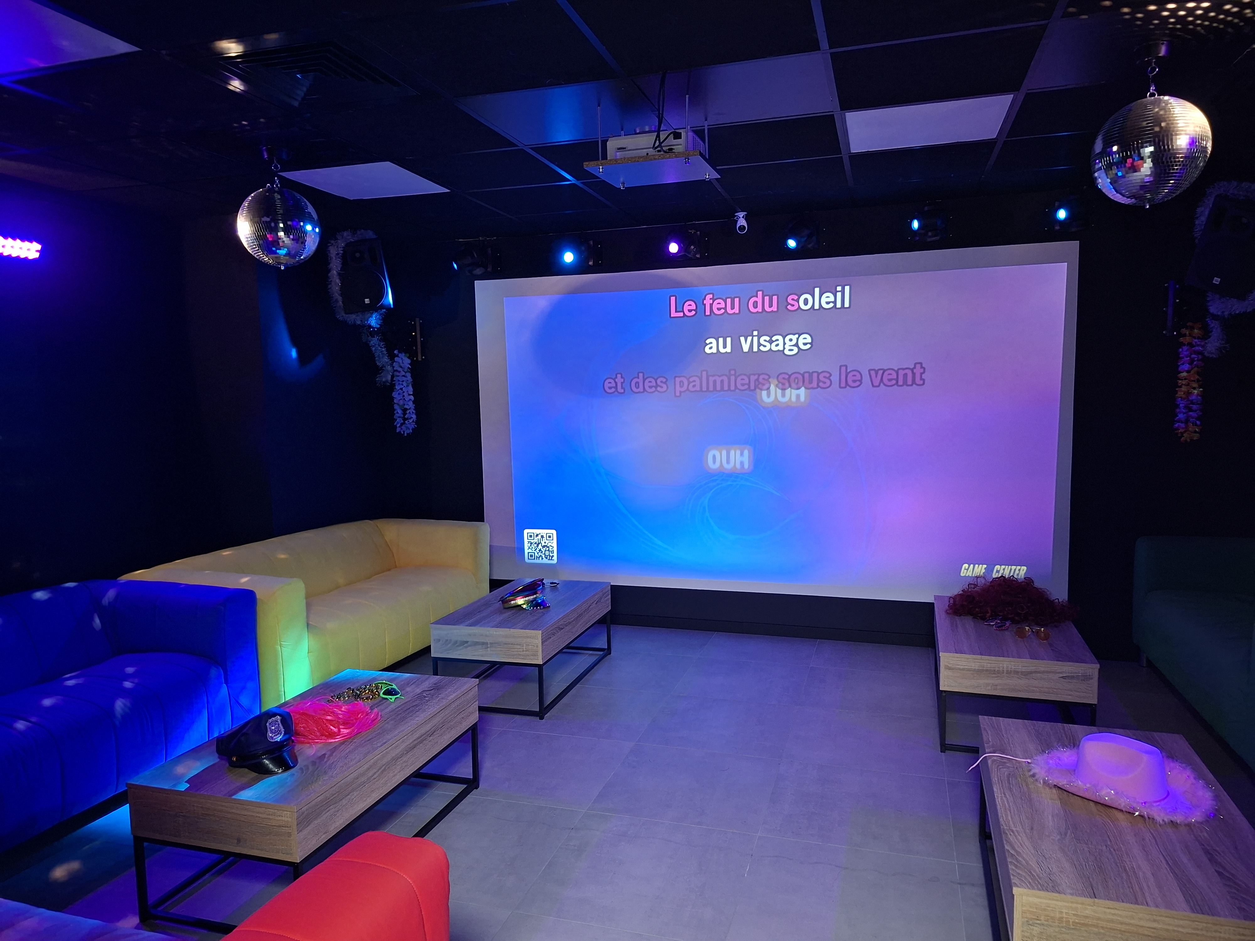 Cause départ à la retraite vend fonds de commerce activités LOISIR :
QUIZ GAME, KARAOKÉ, SIMULATEUR PILOTAGE AUTOMOBILE, 
activité originale sans concurrence. 3 espaces sur 150 m2, bail 3/6/9 en cours, 
Emplacement idéal cœur de ville à proximité des Halles et de parkings gratuits.
Ouvert toute l’année, très fort potentiel de développement.
Pas de stock ni de personnel.
Accompagnement à la reprise si nécessaire.
Laisser message avec téléphone et mail.
Je ne réponds pas aux demandes sans coordonnées ni aux démarcheurs professionnels