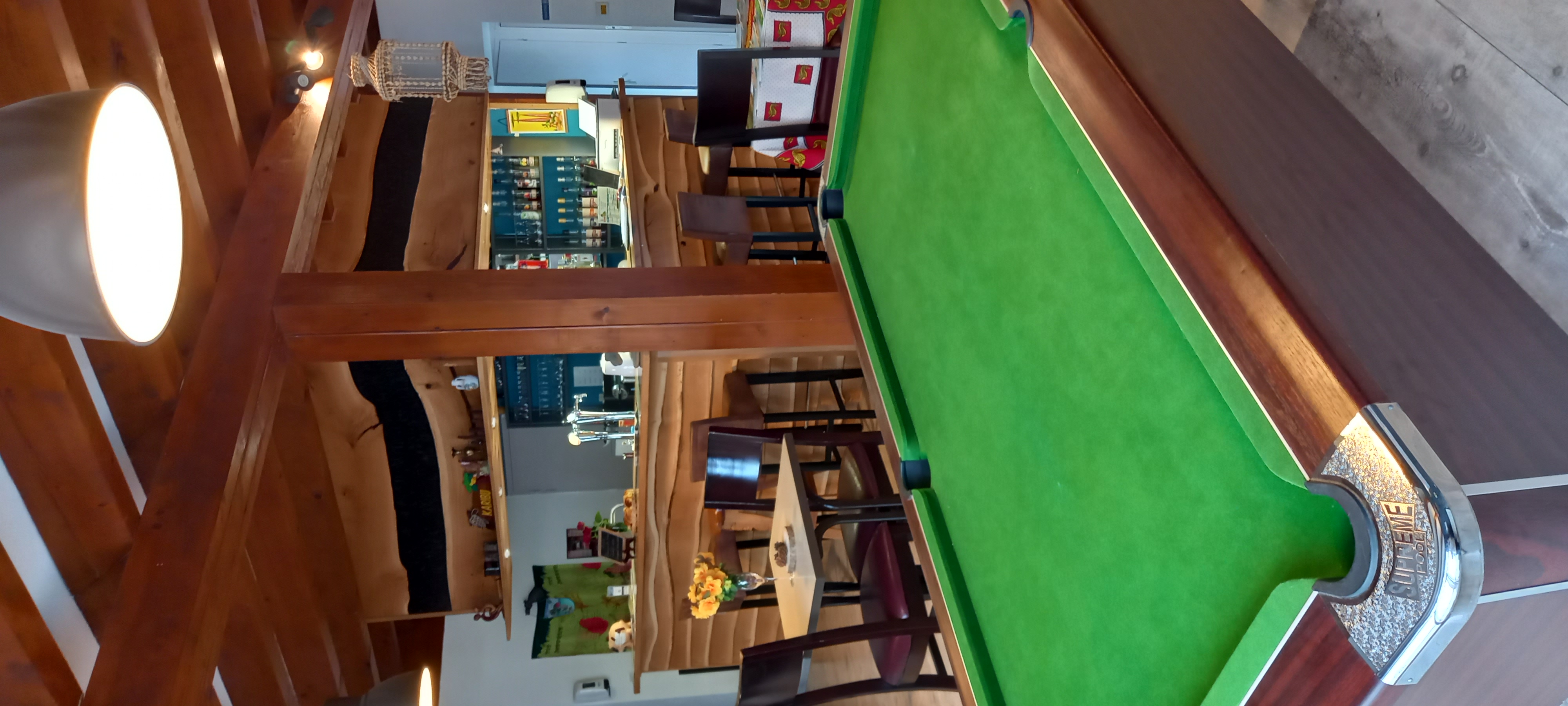Suite à la découverte d'une maladie neurologique du cuisinier mon mari, nous décidons de mettre en vente le fond de commerce de notre bar restaurant situé dans le Puy-de-Dôme. 
Il est constitué de 3 salles, une pour le bar, une pour le restaurant et une cuisine. Il existe deux toilettes. Une terrasse extérieure permet de mettre quelques tables dès les beaux jours.
La salle de bar est équipée d'un petit coin salon avec un canapé et une table basse ainsi que d'un billard.
La salle de restaurant est équipée de 3 buffets. Le fonctionnement actuel du restaurant est entrées, plats, fromages et desserts sous forme de buffets à volonté.
La cuisine est entièrement équipée : piano à gaz, four à vapeur, four à pizzas, plancha, réfrigérateur, machine à laver la vaisselle, machine à laver le linge, ilot central de travail.
Tout est équipé pour une ouverture immédiate après accord de la mairie à qui appartiennent les locaux. Le loyer s'élève à 200,00€ par mois.
Pour plus d'informations, vous pouvez nous contacter en dehors des horaires de service. Merci