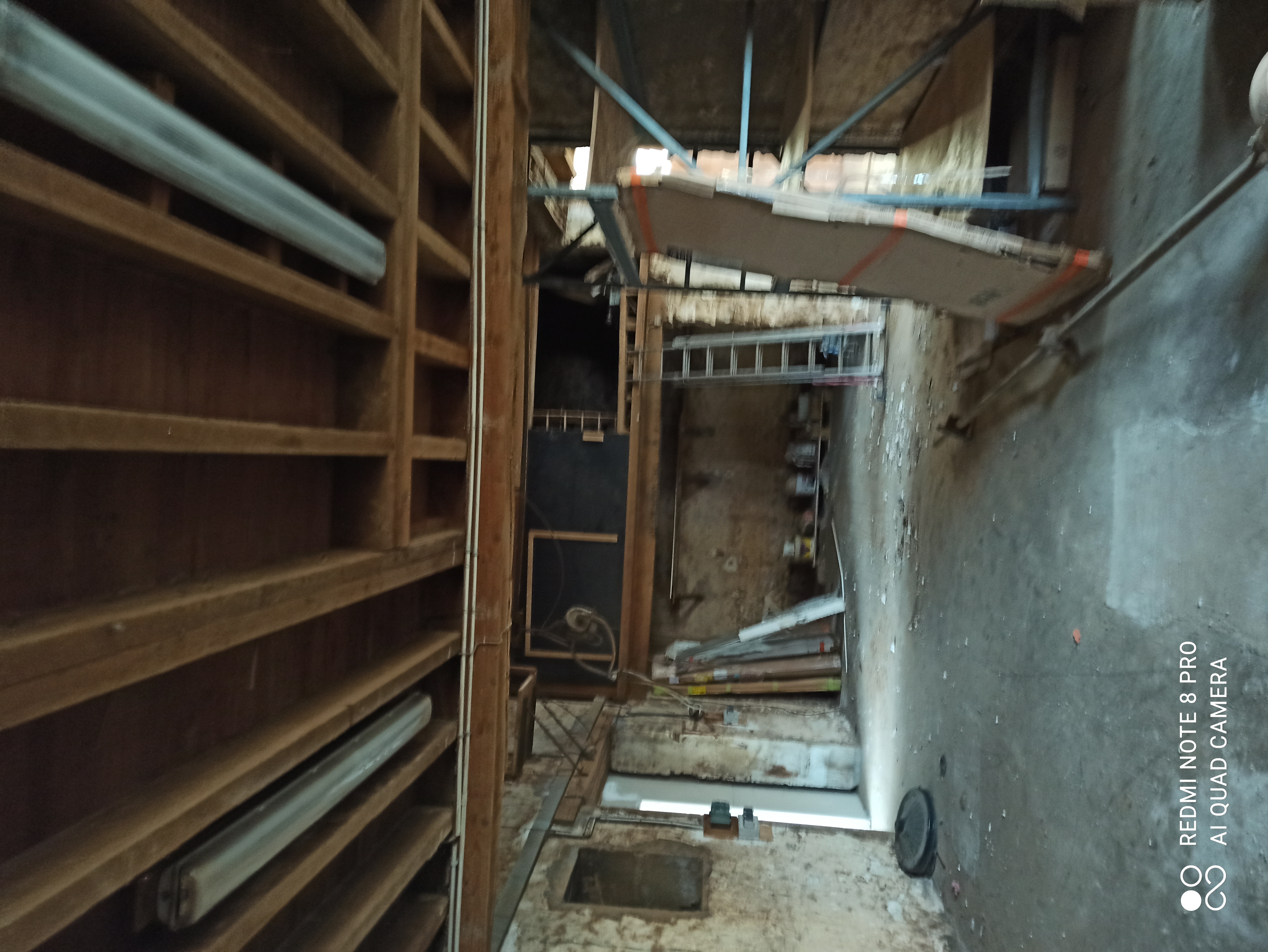 A 10 mn de l'A13 proche de Pacy sur Eure, grand atelier pouvant être rénové en habitation. Bureau, réfectoire, sanitaires, dépendance, enfilade de garages
sur 2609m2 bien clos