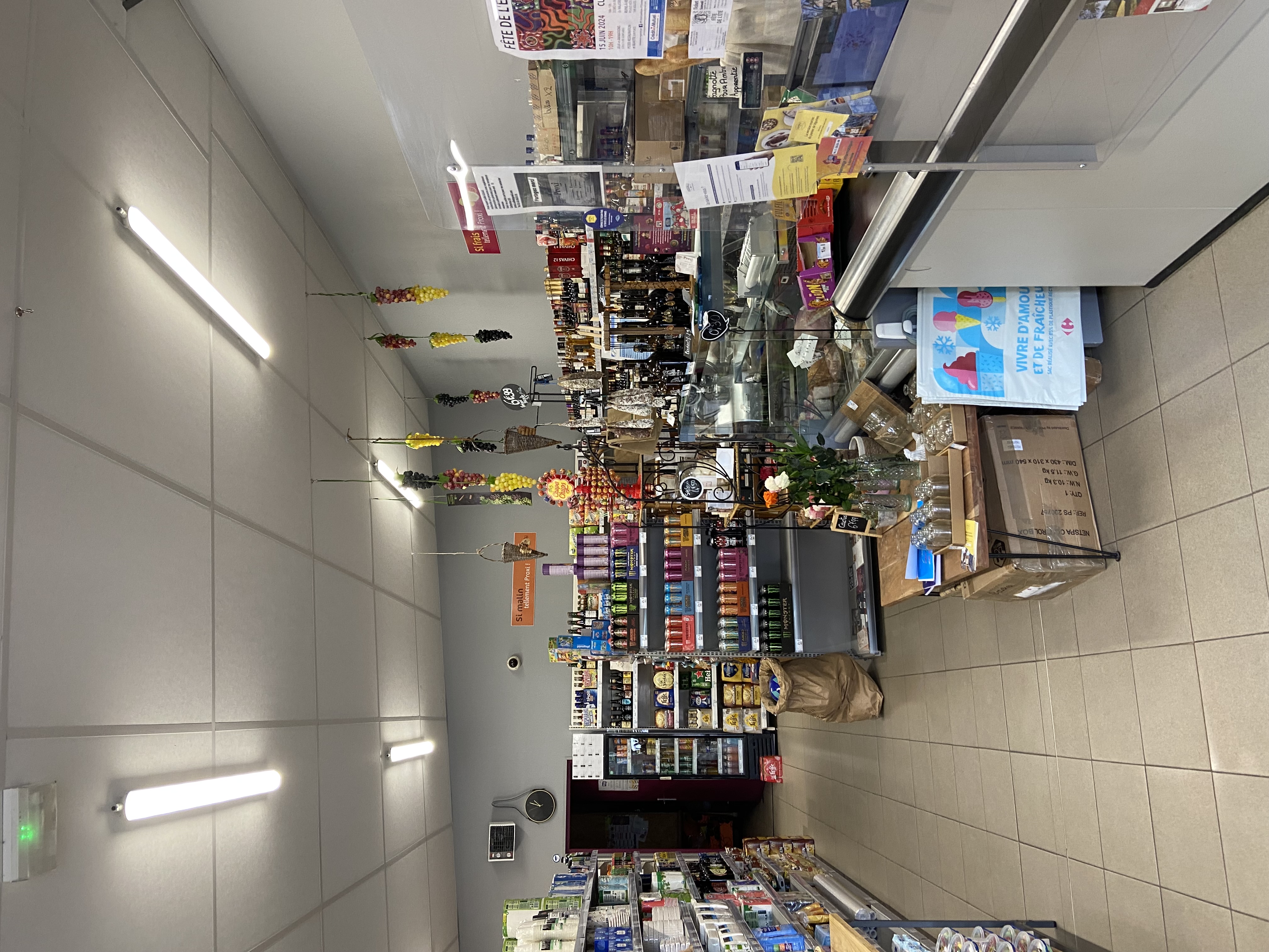 Envie de changer, c’est l’opportunité .!!!!!!
À vendre – Fonds de commerce d’une supérette – Cuillé (53 540), Mayenne

Située au cœur d’une commune dynamique et agréable, cette supérette bénéficie d’un emplacement stratégique avec une excellente visibilité et un grand parking pour la clientèle.
Chiffre d’affaires est de 520 000 € TTC et un petit loyer de 800 € par mois

	•	Surface de vente : 140 m²
	•	Réserve : 60 m²
	•	Création : 2015
	•	Équipement complet, bien entretenu et prêt à l’exploitation

Cette affaire est idéale pour deux personnes souhaitant reprendre une activité de proximité dans un village dynamique beaucoup de commerçants et artisans (boulangerie bar
,pharmacie qui va se déplacer et venir à côté du  magasin
 2, salons coiffeur 
2 garagistes 
Taxi. 
kinésithérapeute 
, infirmière,
 carreleur
 notaire
 esthéticienne
 centre canin ,
Un village qui bouge !!!!!
Et bien d’autres encore 
avec une clientèle fidèle et régulière.
Après 34 ans d’activité dans ce village, il est temps de prendre sa retraite. 
Je suis là pour vous accompagner
Affaire libre de suite
Catherine 

Atouts :
	•	Local en très bon état
	•	Aucun travaux à prévoir
	•	Facilité d’accès
	•	Potentiel de développement (gamme bio, produits locaux, services complémentaires…)

Prix de vente :125000€
Contact 0671387355
Mail proxi.cuille@gmail.com