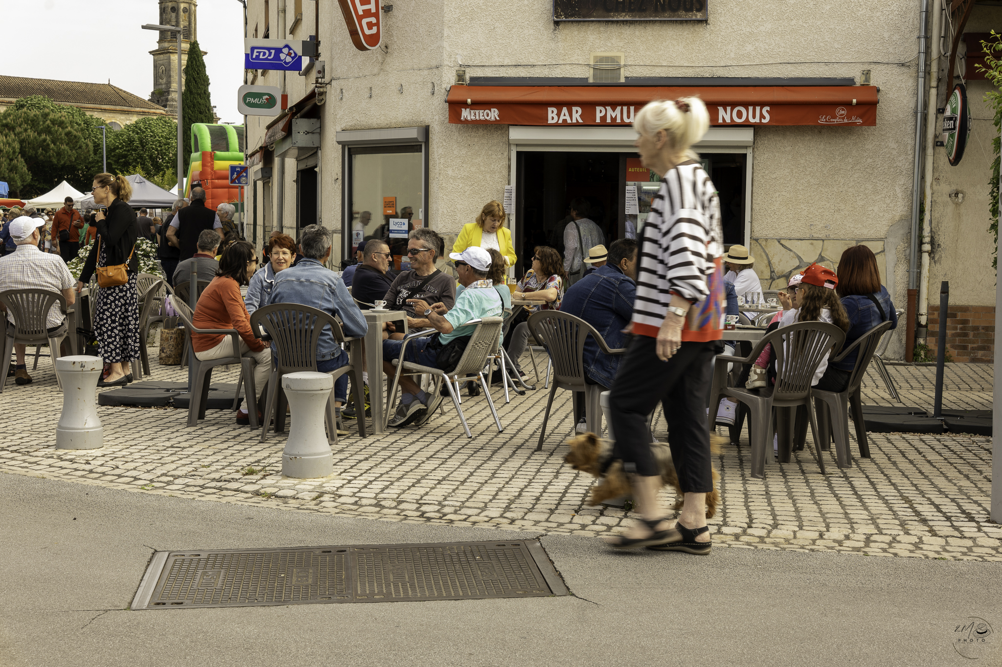 À Vendre – Bar / Tabac / FDJ / PMU – Affaire saine dans le Lot-et-Garonne
Situé en haut des quais de la Garonne, au cœur d’une petite ville conviviale entre Agen et Marmande, ce commerce bénéficie d’un emplacement apprécié et d’une clientèle fidèle, populaire et familiale.
Aujourd’hui à la retraite depuis 3 ans, je continue d’exploiter le commerce : l’affaire est donc parfaitement tenue, saine et prête à être reprise immédiatement, avec un accompagnement pour la transition. Pas de personnel à reprendre

🔹 Atouts du commerce
•	Bar convivial avec terrasse 
•	Facilité de stationnement
•	Activités complémentaires : Tabac, FDJ avec AMIGO, PMU
•	Clientèle locale habituée et sans histoire
•	Commerce avec une bonne réputation et un réel ancrage dans le quartier
•	Exploitation idéale pour une personne seule ou un couple
•	Chiffre d’affaires stable et possibilité de développement
o	Élargissement horaires
o	Animations, petite restauration / snacking
o	Mise en valeur de l’espace bar
🔹 Pourquoi cette affaire ?
•	Activité diversifiée et sécurisante
•	Cadre de vie agréable en bord de Garonne
•	Reprise facile, idéal pour un projet de changement de vie
•	Potentiel d’évolution pour un repreneur dynamique