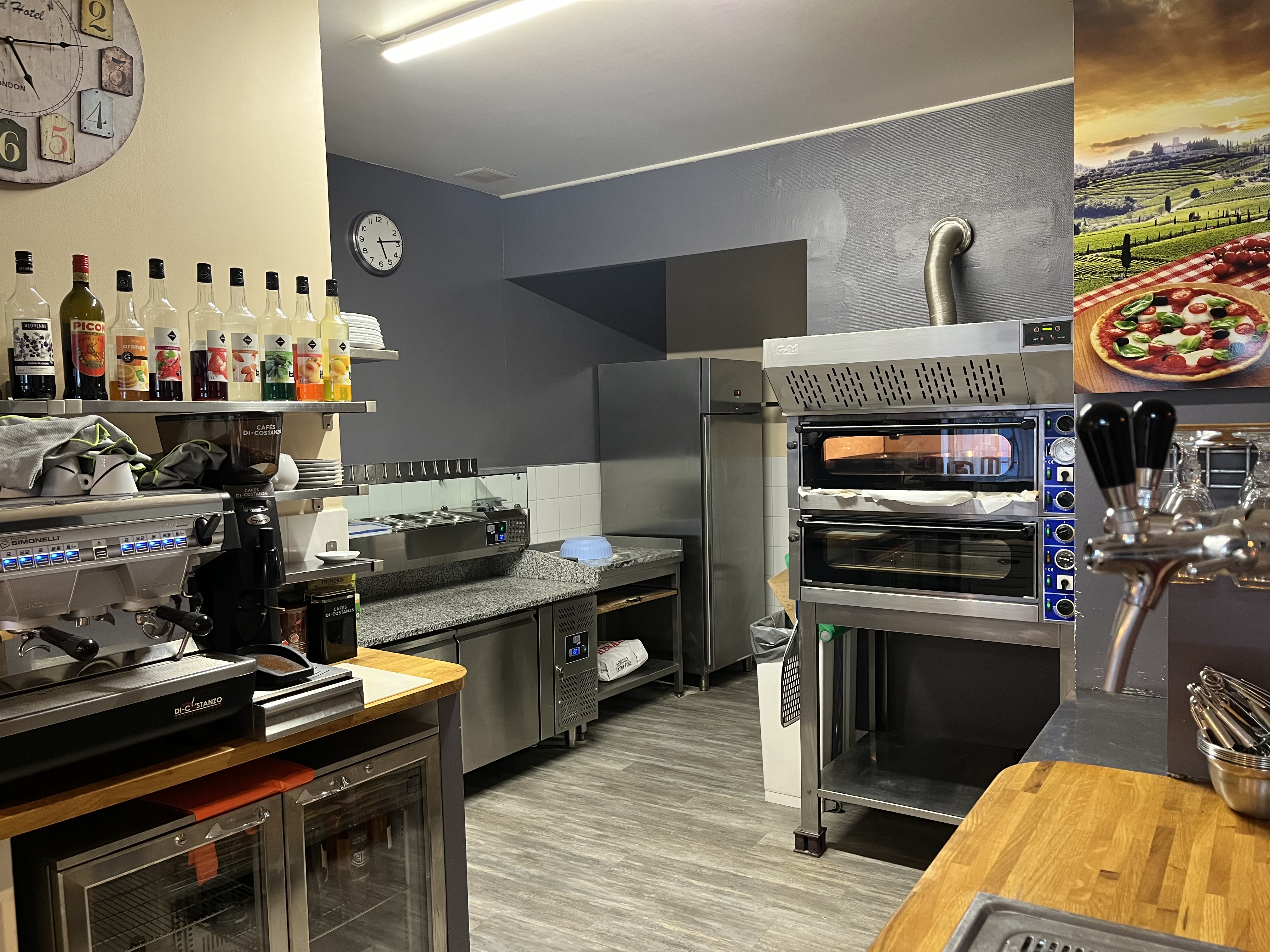 Vente du fond de commerce pizzeria restaurant situé au cœur du village de Carbonne dans la rue commerçante principale .

Pour plus de renseignements veuillez me contacter