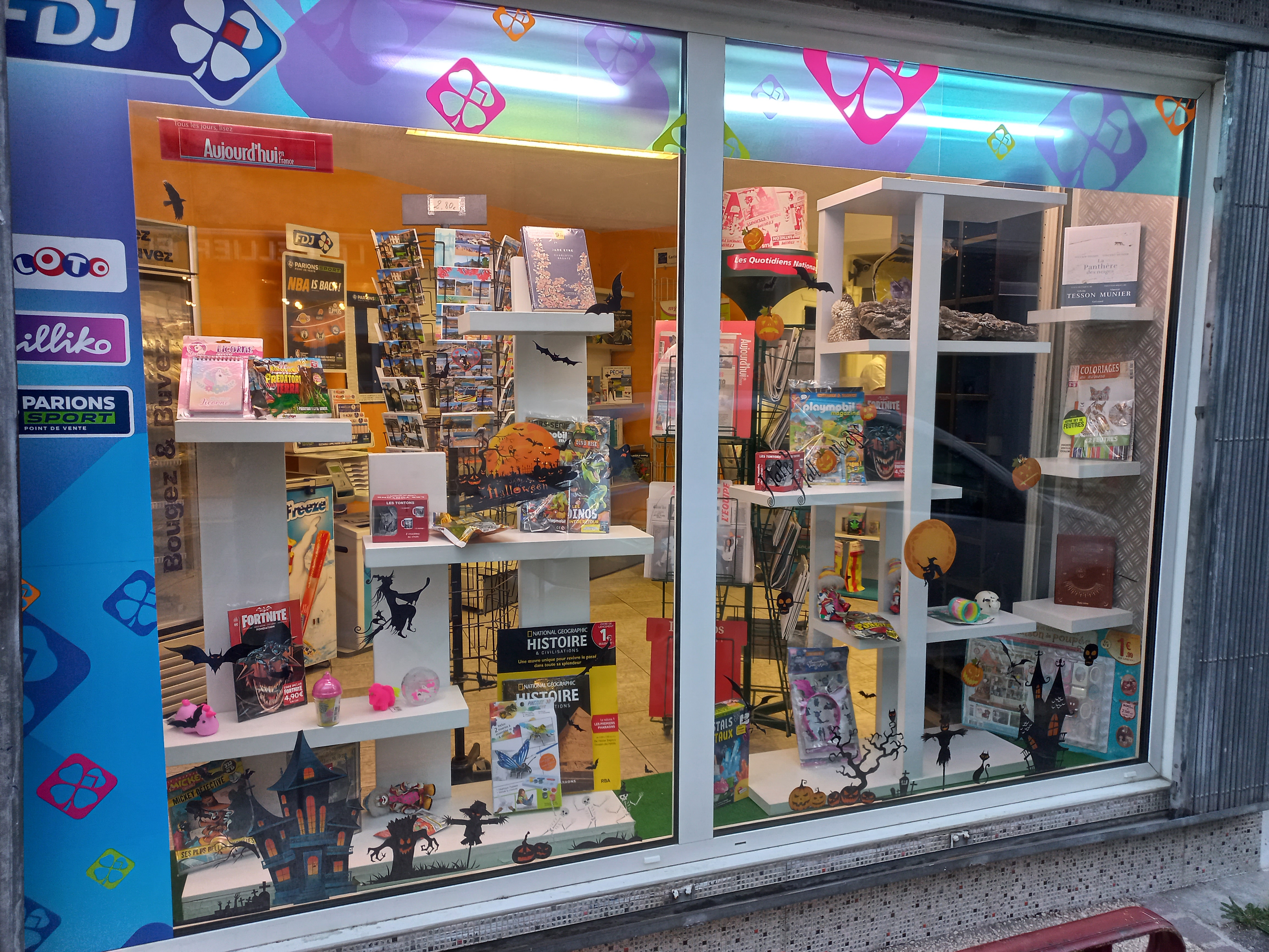 Opportunité unique dans les Pyrénées-Orientales !

 À céder, un commerce florissant de presse, librairie, Française des Jeux et articles CBD. Idéalement situé dans un village dynamique à seulement 5 minutes des plages et 20 minutes de la frontière espagnole.

Ce commerce, ouvert à l'année, bénéficie d'un emplacement privilégié en plein coeur du village, sur un axe routier passant et en angle de rue, offrant une excellente visibilité et un fort potentiel de clientèle (plus de 55000 clients en 2024). 

Activités :
Presse nationale et locale
Française des Jeux
Librairie
Carterie
Souvenirs
Confiserie
Relais colis
Articles fumeurs / CBD

Local et équipements :
Local de 60 m²
Matériel d'exploitation récent et complet

Avantages :
Emplacement stratégique dans un village dynamique et touristique avec toutes commodités
Proximité des plages du littoral
Clientèle fidèle et variée
Activités diversifiées et complémentaires
Matériel récent et en bon état
Facilité de stationnement.
A proximité : Transports et Commerces (moins de 500m