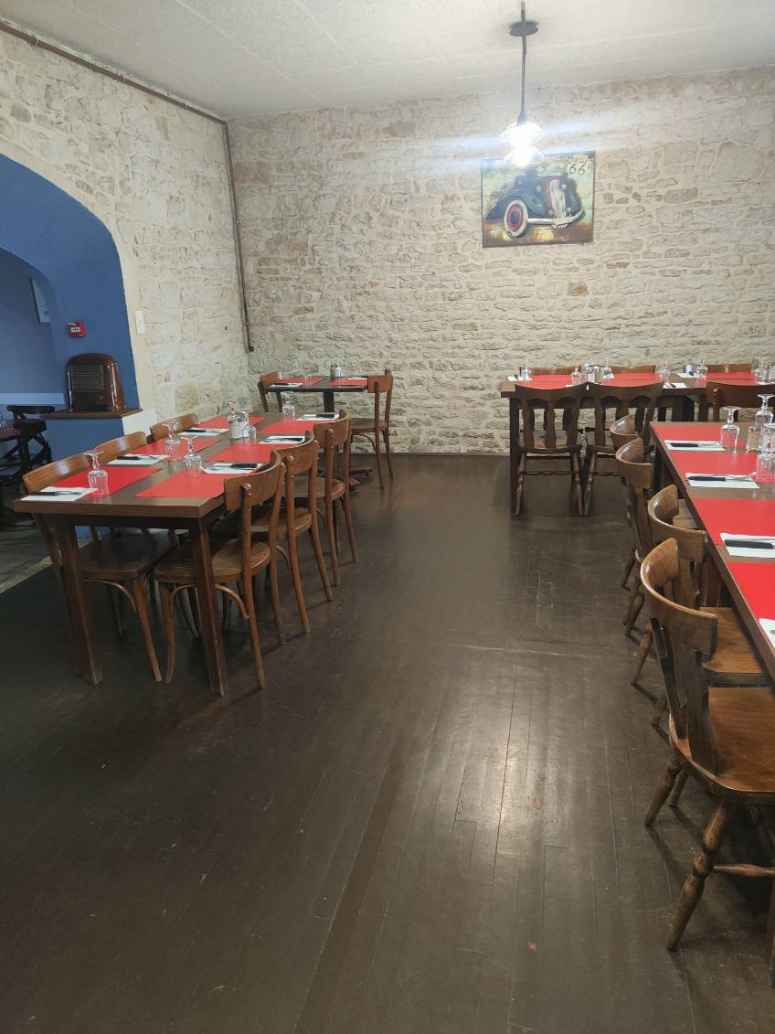 À vendre restaurant 160000€
Ouvert du lundi au vendredi 16h fermé tous les weekends et jours fériés 
6 semaines de vacances
EBE 87680€
Axe très passant sud Deux-Sèvres