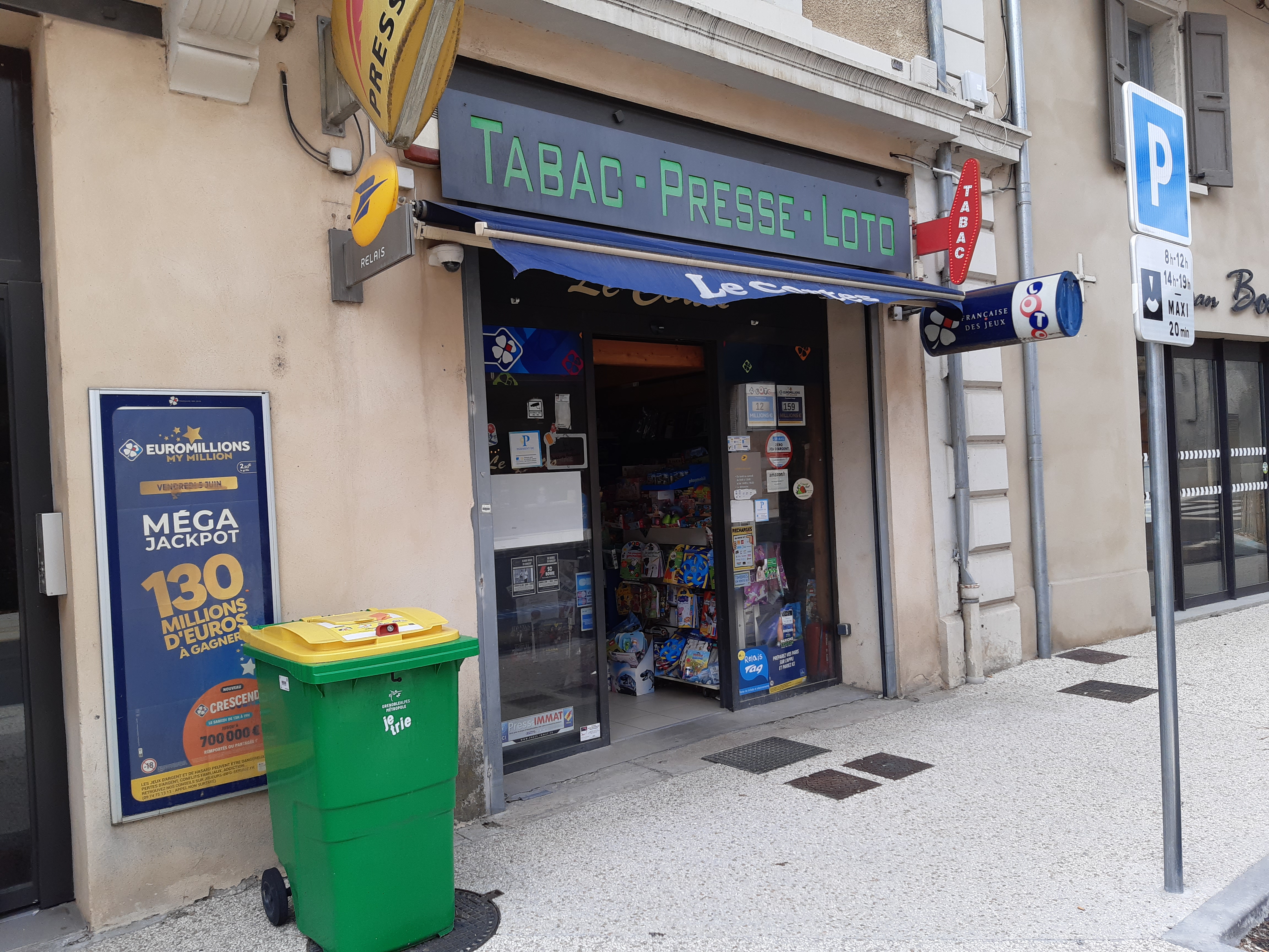Tabac presse loto relais postal

Situé au coeur du bourg, à 10kms de Grenoble et station de ski.
surface 42m2
magasin tout équipé et sécurisé, conforme ERP.

loyer 8200e/an