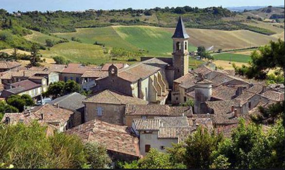 Vous souhaitez investir dans un commerce alimentaire en franchise en plein coeur du Périgord, entre Périgueux et Bergerac.

CETTE OFFRE PEUT RÉPONDRE À VOTRE PROJET !

PRIX DE CESSION : 490 K€
LOYER ANNUEL HT HC : 42 K€
CA ANNUEL TTC : 1 550 K€
SURFACE DE VENTE : 625m²
TRAVAUX A PREVOIR : Non
PARKING : Oui
ENVIRONNEMENT: Rural
SECTEUR D’ACTIVITE : ALIMENTATION

JOURS D’OUVERTURES ET HORAIRES :

Heure d’été :
Lundi 08:45 – 12:30/15:00 – 19:30
Mardi 08:45 – 12:30/15:00 – 19:30
Mercredi 08:45 – 12:30/15:00 – 19:30
Jeudi 08:45 – 12:30/15:00 – 19:30
Vendredi 08:45 – 12:30/15:00 – 19:30
Samedi 08:45 – 12:30/15:00 – 19:30
Dimanche 09:00 – 12:30

Heure d’hiver :
Lundi 08:45 – 12:30/15:00 – 19:00
Mardi 08:45 – 12:30/15:00 – 19:00
Mercredi 08:45 – 12:30/15:00 – 19:00
Jeudi 08:45 – 12:30/15:00 – 19:00
Vendredi 08:45 – 12:30/15:00 – 19:00
Samedi 08:45 – 12:30/15:00 – 19:00
Dimanche 09:00 – 12:30

LES SERVICES :
– Boucherie
– Traiteur
– Charcuterie
– Presse
– Gaz
– Livraison à domicile
– Pain chaud
– Produits Bio
__________
LES + :

Au coeur d’un village d’environ 2000habitants avec une saisonnalité sur la période estivale (+50%).
Commerces complémentaires : 3 pharmacies, coiffeur, fleuriste, hôtel, restaurant, maison médicale, écoles, collège, 2 tabacs/presse.
60 associations sur la commune avec beaucoup d’animations dont la fête de la fraise (3ème dimanche de mai).
Marché hebdomadaire le vendredi.
Le site refait à neuf en 2019 (meubles froids positifs et négatifs, éclairage LED, façade et peinture) dispose d’un parking de 12 places.
Logement attenant de 150m² avec 3 chambres, compris dans le loyer.
__________
LES AVANTAGES DE NOTRE ENSEIGNE :
• Une centrale d’achat puissante
• Une forte notoriété
• Une savoir-faire reconnu (125 ans d’expérience)
• Une logistique efficace capable de livrer partout en France
• Une formation gratuite
• Un accompagnement permanent

Optez pour une franchise dont vous serez 100% INDÉPENDANT !

CETTE OFFRE VOUS CORRESPOND ? Contactez-nous !