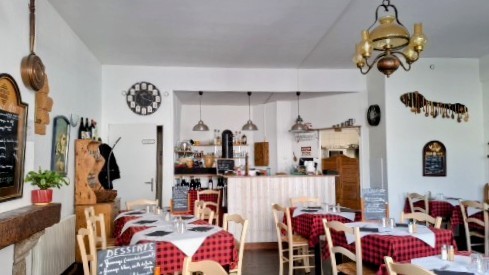 petit restaurant traditionnel
ouvert du lundi au vendredi
midi et du lundi au mercredi soir uniquement
200jours d ouverture 
peu faire que mieux
cause retraite