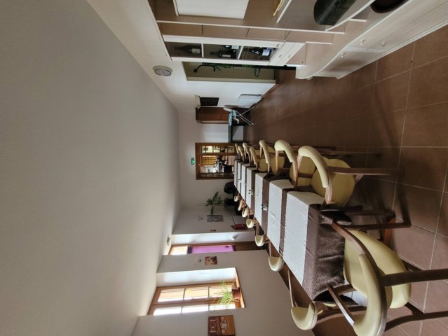 Au centre du département, à 4 km de l’A71 et de l'A79, au cœur du bocage bourbonnais, une commune recherche un gérant (professionnel de la restauration) pour son bar restaurant (bar, 2 salles de restaurant d’environ 25 couverts chacune, cuisines aux normes), terrasse extérieure. 
 Bel établissement prêt à être exploité, tout équipé (petit et gros matériel). 
Aucun investissement à prévoir. 
Licence IV (appartenant à la Commune). 
Maison type Bourbonnaise.

Logement F5 annexé avec jardin.

Montant du loyer (activité) :550€ HT / mois. 
Montant du loyer (logement) :100€ HT / mois. 
Prévoir un fonds de roulement de 15 000 € pour le démarrage de l’activité, la trésorerie…

Locaux libres au 1er août 2026.

Les personnes intéressées peuvent transmettre leurs coordonnées par mail à mairie-blomard@orange.fr