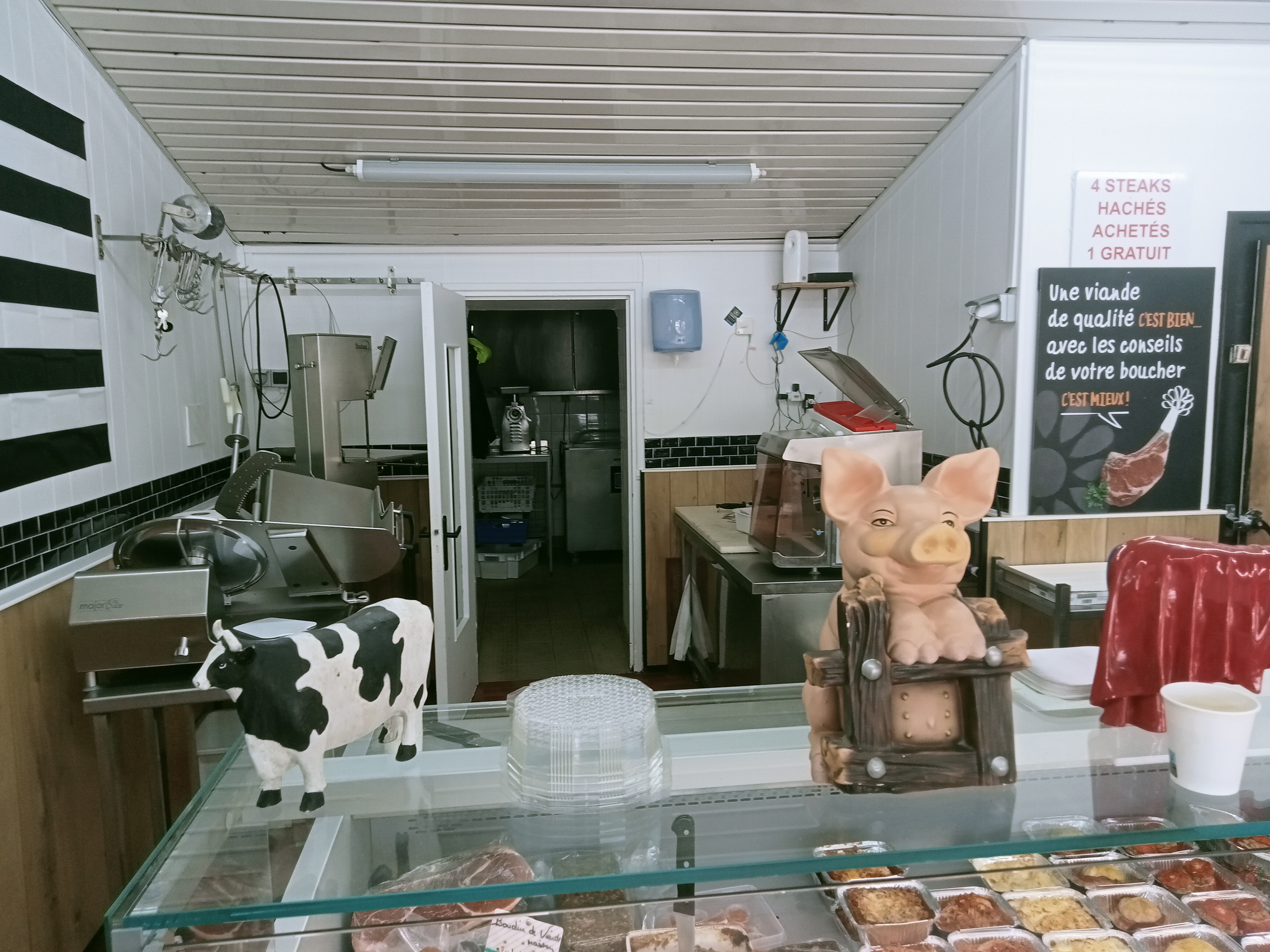 LOCATION GERANCE
MAGASIN ENTIEREMENT REFAIT
TRES A TRAVAILLER TOUT EQUIPE
IDEAL POUR UN SECOND ETABLISSEMENT
A VOIR ABSOLUMENT