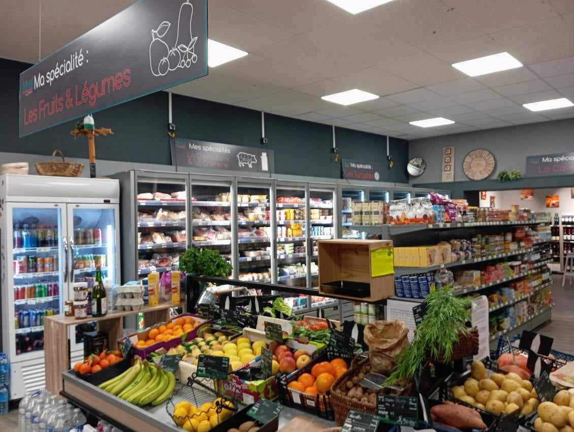 A SAISIR!
              Belle épicerie Vival indépendante de 120m2
idéalement situe au cœur d un charmant village Maureilhan 34370
à proximité de Béziers et  Narbonne. 
Commerce traditionnel combinant épicerie boucherie fromagerie et volailles 
dépôt de pains .
*Etablissement entièrement équipé aucun travaux a prévoir 
*très bon emplacement stationnement facile 
*clientèle locale fidèle et régulière. 
*Vous profitez de l'enseigne VIVAL tout en restant totalement indépendant dans votre gestion .
idéal pour un couple de commerçants ou un artisan boucher  souhaitant s installer dans une commune dynamique du sud de la France .
contacter le propriétaire  pour plus d informations  ou visite .