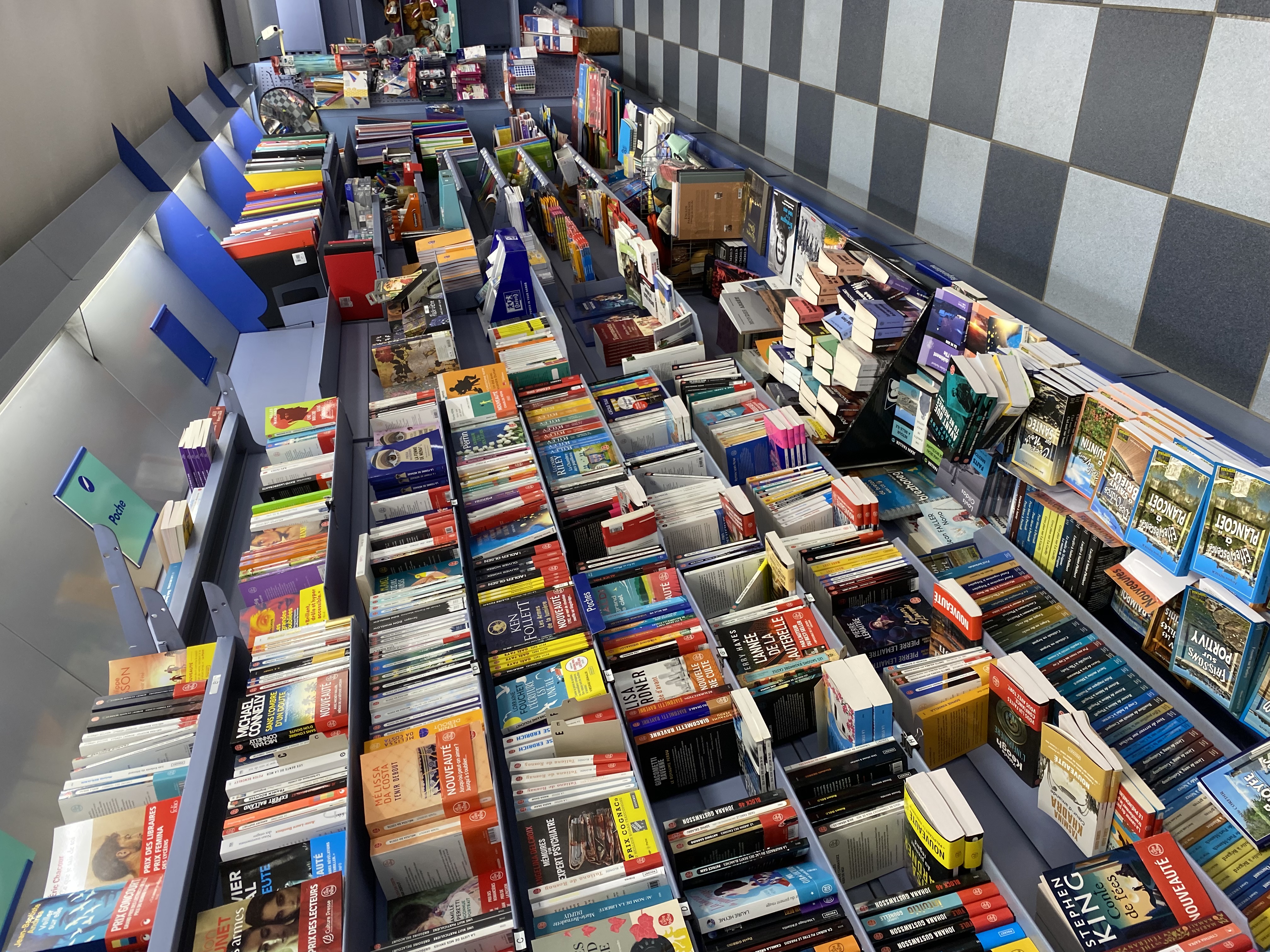 Fonds de commerce Presse Librairie Carterie Jeux FDJ  exploité depuis plus de 60 ans jouissant d’une clientèle fidèle dans une petite ville très dynamique de 6000 habitants .(seul point de vente presse de la localité ) .L’ environnement  offre de réelles perspectives de développement grâce à  de multiples possibilités de diversifications….
Grandes vitrines, 120m2 de surface magasin .
Une offre immobilière peut être envisagée