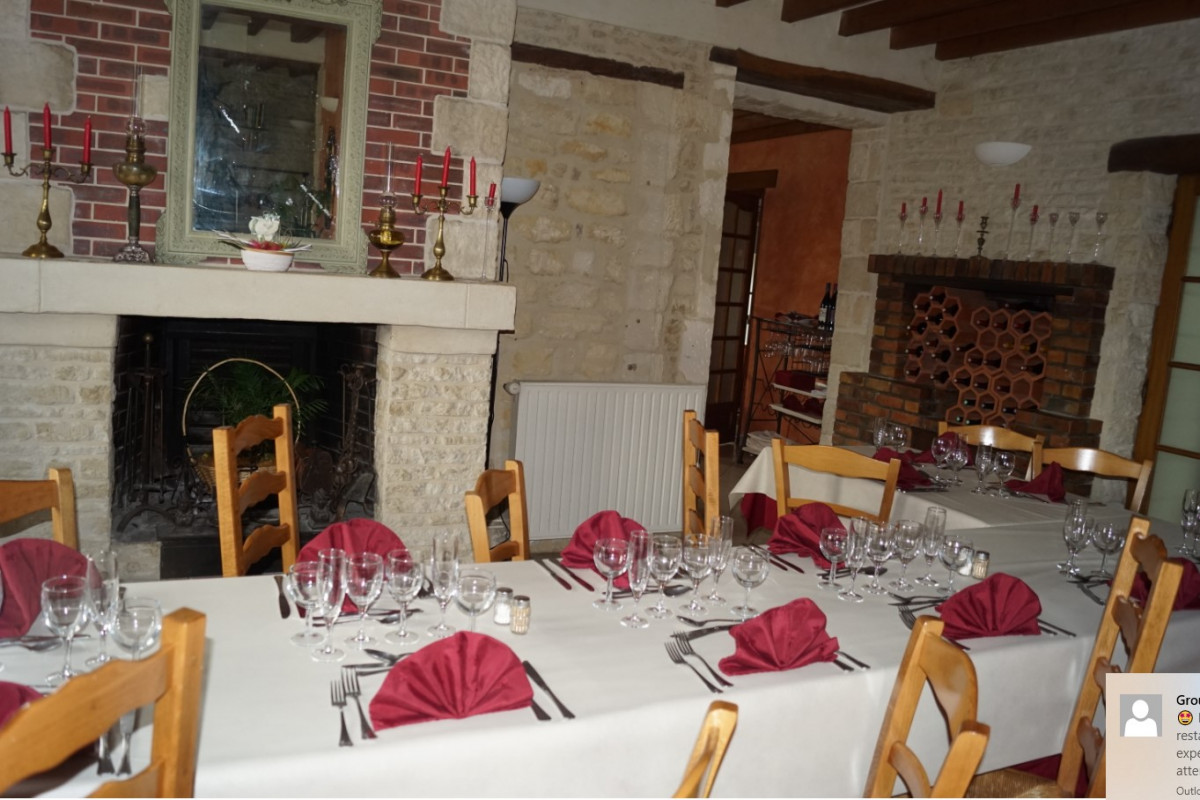 Vend Auberge mur fond et terrain, à Saint Pierre en Auge sur la route des fromages Normands et la route des crus de cidres  
dans le triangle Falaise Lisieux et Caen, à 40 mn de nos plages de Ouistréam, Cabourg, Deauville. 
Venez découvrir cette batisse de 354 m² sur 2 niveaux composée d'un restaurant
1 partie bar avec tables, Toilettes surélevées 
3 salles de restaurant( 1= salon de 4/6 cts, 1= 20/22cts avec cheminée, 1= salle privée de 8 à 12cts)
1 salle de banquet avec entrée séparée pour 60/80 cts 1 bar et avec toilettes handicapées    
1 terrasse couverte par un store électrique pour 15/20 pers selon disposition de tables
1 tenelle couverte et pouvant ëtre fermée  pour 40/50 pers 
2 parkings

2 appartements avec son escalier privé  composé chacun de 
1 cuisine, 2 chambres, 1 salle à manger 1 wc et salle de bains avec douche donc 1 avec baignoire d'angle à bulle
Chauffage à gaz (2 chaudieres 1 pro, 1 perso, 2 compteurs électriques 1 prof, 1 perso) toutes les fenêtres sont à double vitrage
le tout sur un terrain de 4500m2  avec un portail PVC côté maison et une barrierre côté terrain, le tout en tout à l'égout
2 dépendances, un garage

A visiter pour voir le potentiel de ce bien,
Pour +  de renseignements et photos complémentaires, CONTACTEZ NOUS au 06 33 70 87 28 ou 02 31 20 36 81 ou par Email à michelbourdet@hotmail.fr
Merci à vous pour ce premier contact !!