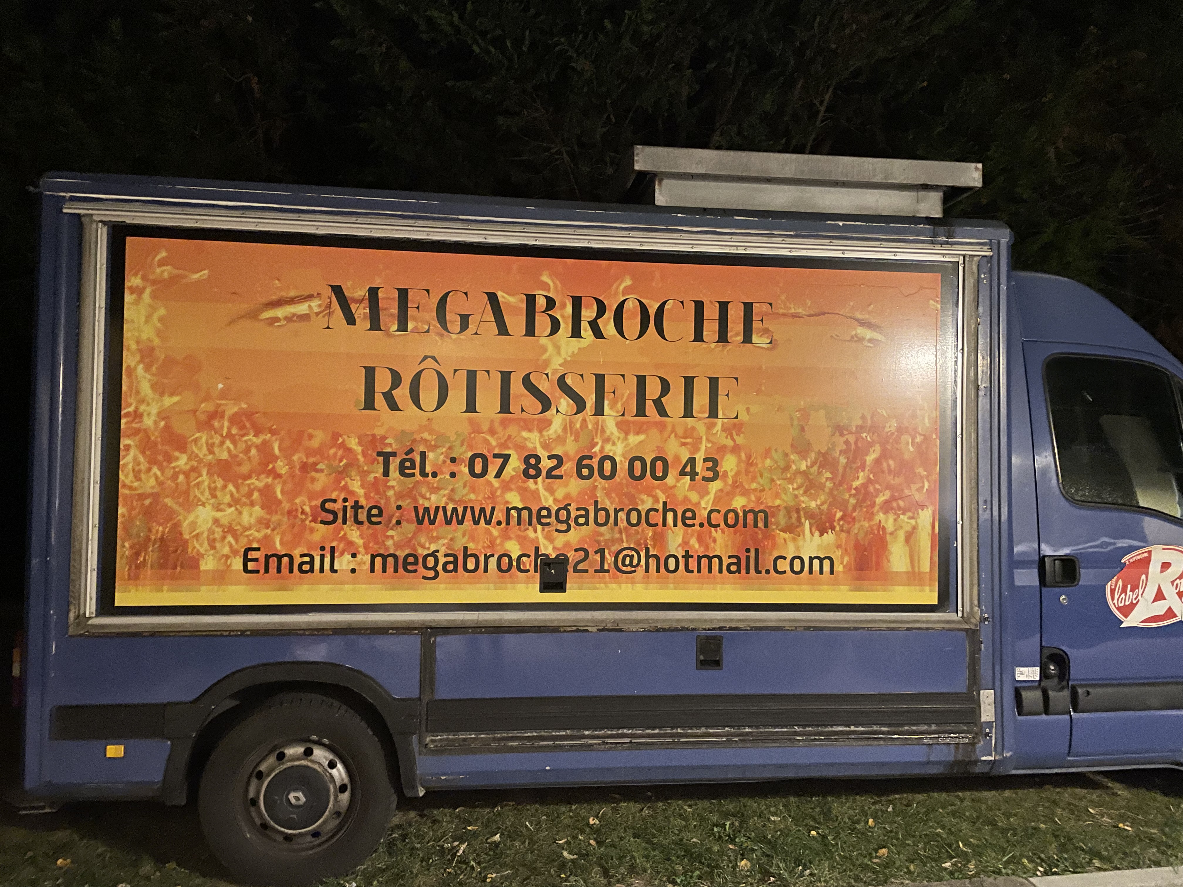 À vendre société clés en mains. 
Je recherche un repreneur dans le 21 pour ma SARL de rôtisserie ambulante.
Cela comprend : camion équipé prêt à travailler, tout le matériel que je possède, stock, carte SIM, site internet, fichiers (comptables, publicités, clients, fournisseurs) mais aussi la formation.
Je sors le camion les samedis et dimanches donc fort potentiel de développement tant sur les emplacements que sur la production.
Cette année je déclare en moyenne 2000€ par semaine sur 52 semaines.
Je ne vends rien au détail je vends une société, merci de bien le comprendre.
Premier contact téléphonique de préférence, laisser un message vocal si je ne réponds pas car je suis souvent en déplacement.
Mise à prix 80k
Bilan 2024 à 106000€