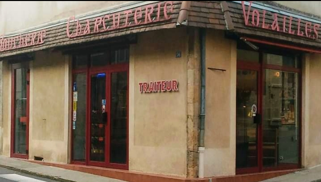 🎯 À VENDRE : Boucherie-Charcuterie-Traiteur au Cœur de la Vallée de la Dordogne (Lot)
🚩 Vous cherchez une opportunité clé en main ?
Ne manquez pas cette boucherie charcuterie familiale, en activité depuis 1885, située au cœur d’un village dynamique de la Vallée de la Dordogne. Une belle affaire pour un couple souhaitant s’investir dans une activité artisanale rentable !

Pourquoi choisir cette affaire ?
✅ Localisation stratégique
Située sur un axe principal d’un village de 1 300 habitants avec une zone de chalandise élargie (7 000 habitants à 10 minutes).
Proche des sites touristiques majeurs (Rocamadour, Gouffre de Padirac) et entourée d’autres commerces.
✅ Équipements au top
Boutique de 44 m², arrière magasin 8m2, une cuisine de 12 m2, Atelier froid 20m2,  
4 chambres froides, séchoir
Possibilité de céder  2 véhicules frigos, 2 remorques dont une froide pour l’activité traiteur (prix à négocier)
Magasin avec climatisation
✅ Clientèle fidélisée
Clientèle locale et professionnelle, avec une activité traiteur en forte progression.
Une notoriété bien ancrée dans la région.
✅ Données clés
CA 2023 : 383 552 €.
Marge brute : 55 %.
EBE : 15 396 €.
Prix du fonds de commerce :  90 000 €
Loyer mensuel : 500 €.
✅ Accompagnement du cédant possible
Pour une reprise en douceur et garantir le succès de la transition.

💡 Une opportunité idéale pour un couple prêt à reprendre une affaire rentable et à fort potentiel !
📞 Pour en savoir plus ou organiser une visite, contactez nous vite !