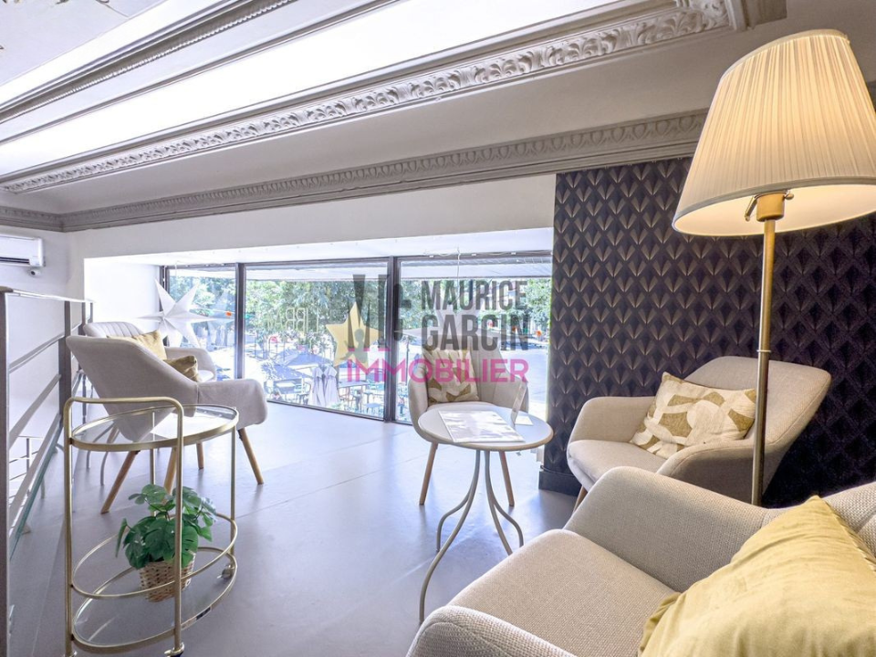 À vendre à Cavaillon, fonds de commerce de librairie et jeux de société de 150 m². Ce local spacieux et chaleureux est idéal pour accueillir une activité culturelle et ludique. Bien situé et bénéficiant d’une clientèle fidèle, il offre un réel potentiel de développement pour un repreneur passionné.