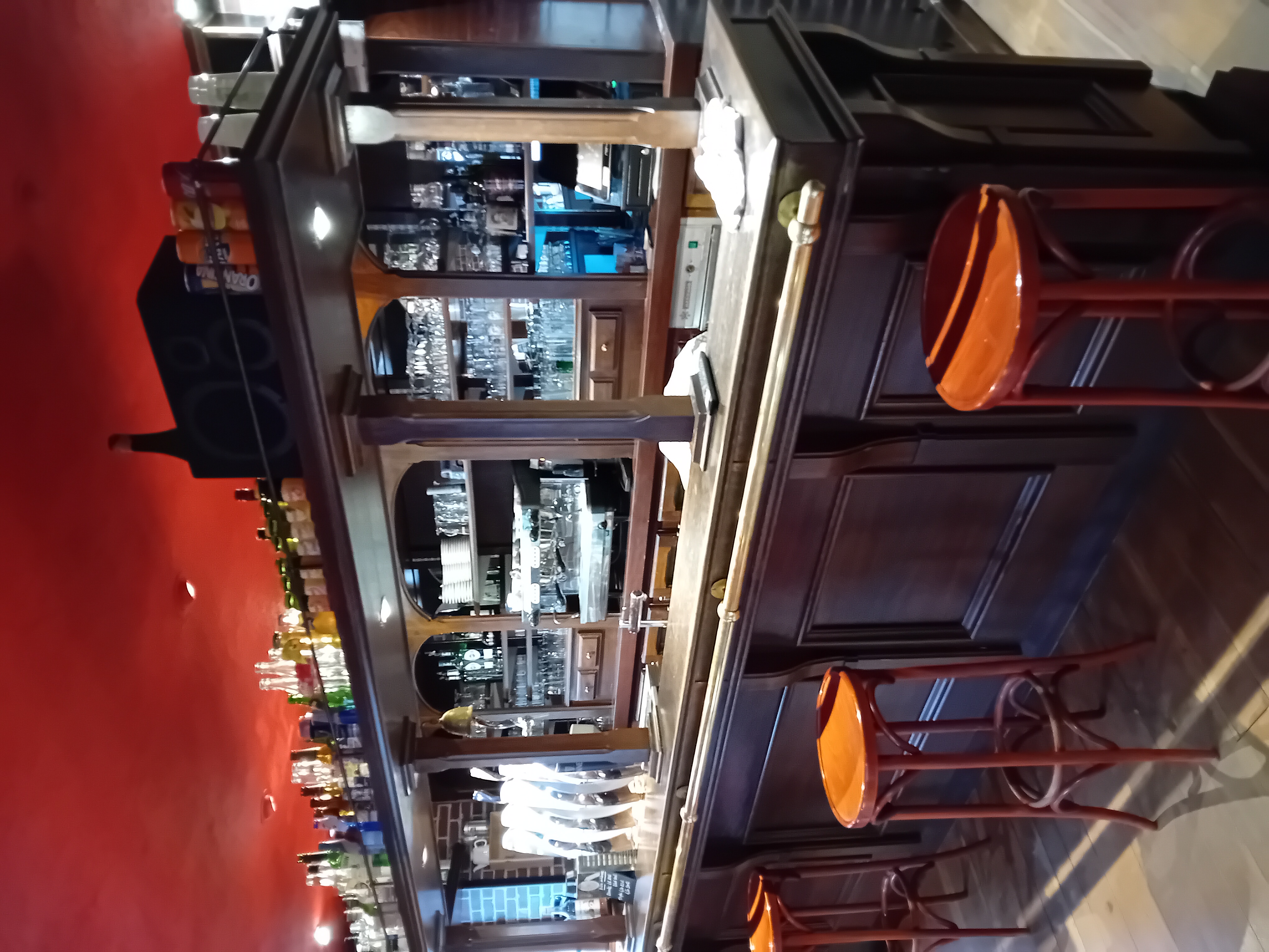 Joli pub restaurant en Sologne
40 places assises intérieur et 30 places  en terrasse. 
Refait il y a 4 ans
Vends cause retraite 
Pas sérieux  s abstenir