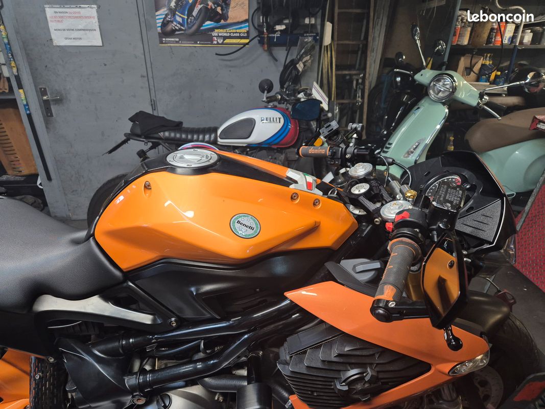 vente cause retraite, garage de 150 m² de vente et réparation scooters thermiques et électriques, avec emplacement dans zone commerciale à 800m du centre ville de Saint Jean de Luz.
Bail encore valable 6 ans, excellente réputation et clientèle fidèle depuis plusieurs années,
335 000 HT de chiffre d'affaires, loyer 1453€ /mois.
Grand parking d'acceuil clientèle, tout l'outillage necessaire est laisser pour commencer à travailler directement le jour de la vente:
deux ponts élévateur Marolo, donc un pour quad ou voiturette, compresseur 500L, machine à pneus Marolo et équilibreuse statique , touret, meuleuse, vitrine accessoires, présentoir huile et batterie.
Servante complète, cliquets 1/2, 1/4, pistolets pneumatique et électrique Blinker (neuf), visseuse divers arraches, bac ultrasons, compressiomètre pneumatique, dépressiomètre digital , ordi pour gestion commerciale GAD garage, ordi pour valise TEXA fourni avec divers cables( piaggio, yamaha, peugeot, suzuki, triumph, bmw, honda, harley OBD 2...
Établi avec étau, coin stockage pièces détachées, cuisine vestiaire, mezzanine stockage pièces occase, imprimante pour factures et imprimante plaques immat laser, TPE, bac de stockage huile 1000L...