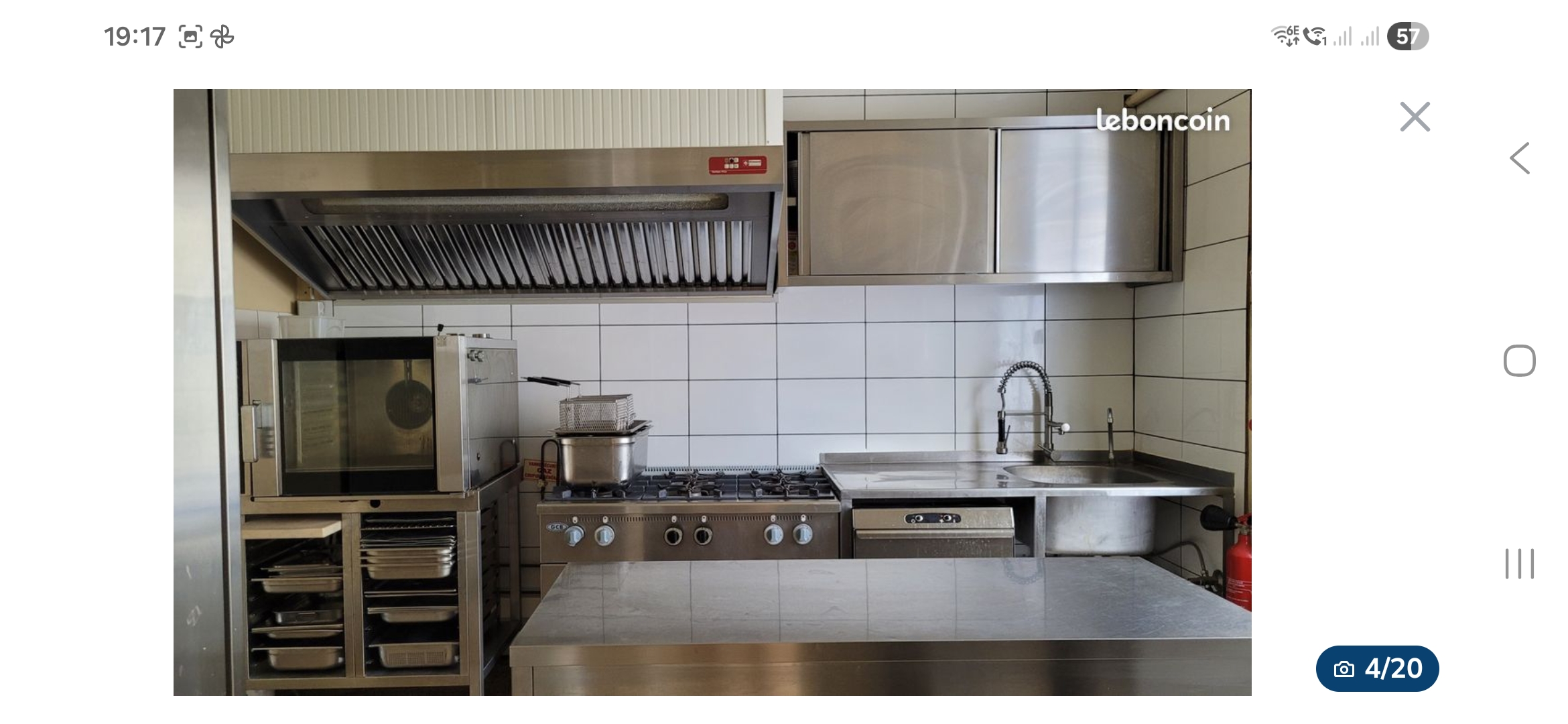 A vendre commerce multi activités 
Bar, tabac, restaurant, française des jeux, relais poste qui se situe entre Chartres et Orléans sur un axe principale d'un village d'environ 500 habitants.
Au RDC: une salle de restaurant et de bar climatisé accueillant une trentaine de personnes assises.
Une cuisine professionnelle plus une réserve et chambre froide.
2 toilettes
Espace laverie et chaufferie
Terrasse extérieur.
A l'étage: logement de fonction composé d'une vaste chambre de 17m²et une salle de bain et toilette accessible depuis celle-ci.
Diverses chambres (ancien hôtel) 5 petites d'environ 8m², une salle de bain et toilette séparé.
1 chambre salle de bain toilette 13m².
Parking privé, jardin, le tout clôturé.
Une grange et garage de 100m²
Tenue depuis 15 ans, pas de salariés, ouvert du lundi au vendredi 7h00 /14h00 et 17h00 /20h00 
Gros potentiel de développement 
Chauffage fioul récent, consommation annuelle 3000Litres
Loyer 1400ttc mensuel
Prix du fond: 69000€
Prix des murs: 225000€
Agence s'abstenir ainsi que les curieux