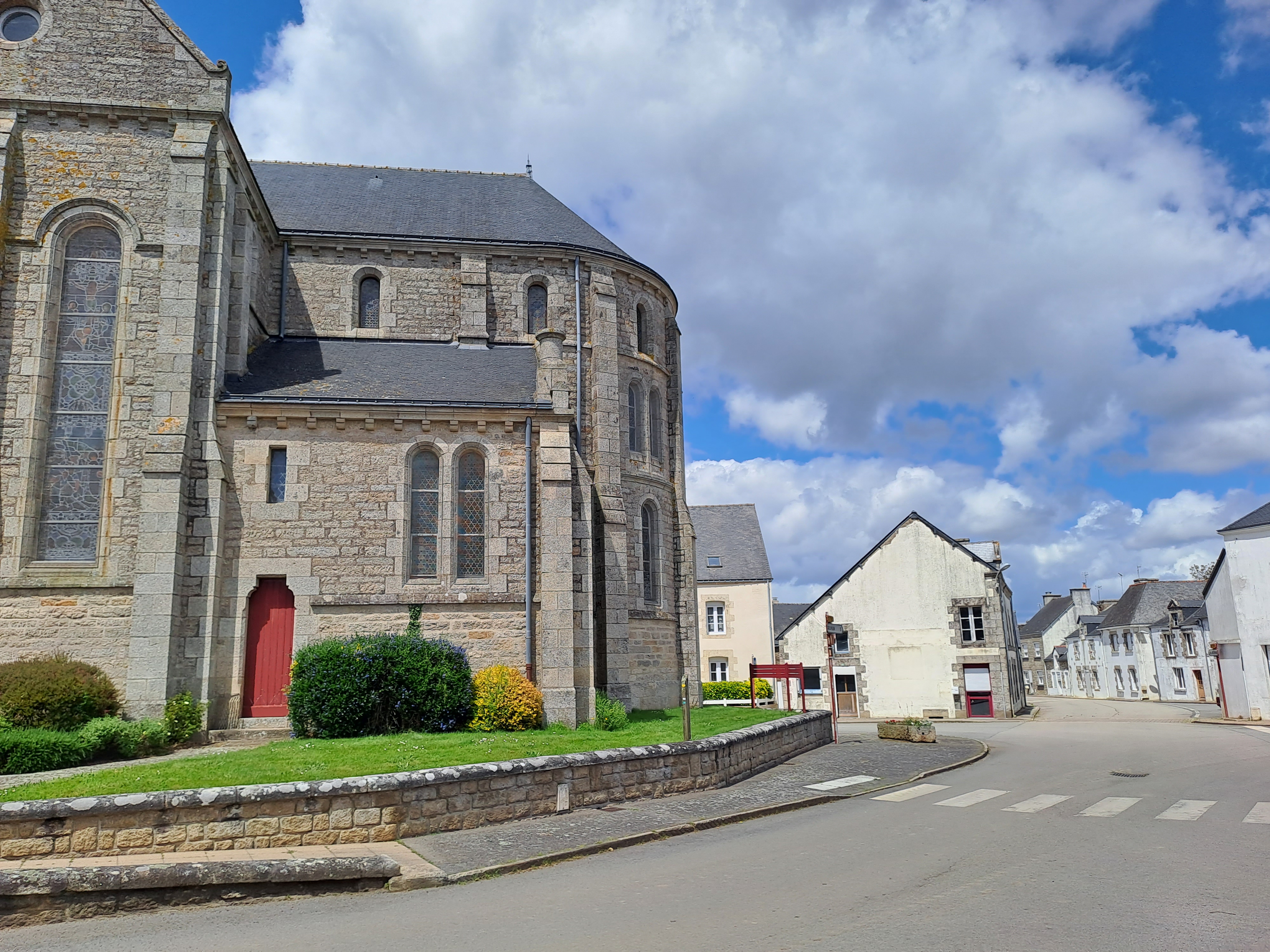 La mairie de Crédin (Pontivy communauté) a repris des éléments constitutifs du fonds de commerce existant « Le P’tit bonheur », activité multiservices présente sur la commune depuis 2003.
La collectivité recherche par le biais de cet appel à candidatures, la personne qui pourra relancer une activité principale de bar et tabac, ainsi qu’à minima un dépôt de pain et des services de Poste.
Il s'agit d'un projet de location-gérance dans un local en cours de rénovation et en plein cœur de bourg.

POUR CANDIDATER jusqu'au 13 octobre 2024 :
1️⃣ Lire le cahier des charges :
2️⃣ Remplir le questionnaire en ligne: 
https://www.bretagne.cci.fr/actualite/appel-candidatures-la-commune-de-credin-recherche-en-location-gerance-une-activite/morbihan