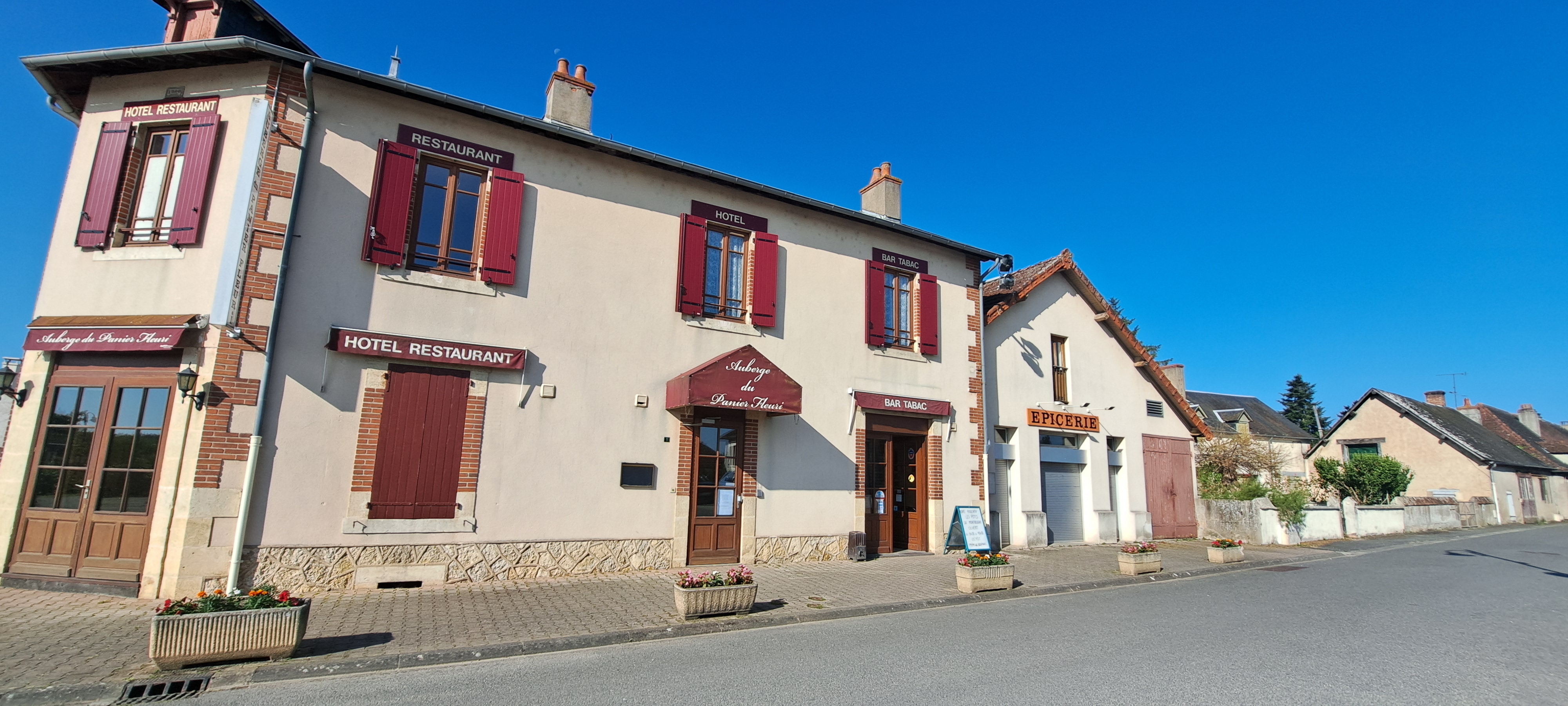 BAR RESTAURANT
