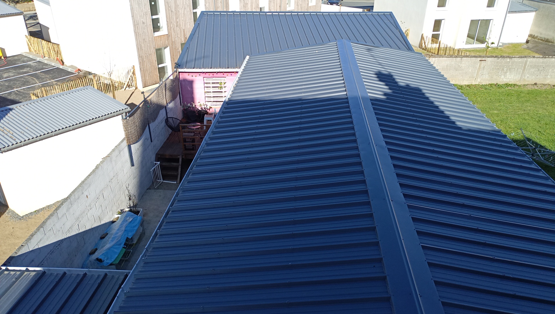 Bien rare sur le marché – potentiel exceptionnel !
Offrez-vous un bien aux multiples possibilités :
100 m² habitables pour votre confort
Isolation extérieure et pompe à chaleur travaux récents
250 m² de local commercial pour concrétiser vos ambitions
Toiture récente
💎 Ce bien unique permet :
De lancer ou développer votre activité
Ou de créer un investissement rentable grâce à une future division possible
⚡ Un seul achat, plusieurs projets:
résidence principale, activité professionnelle, ou stratégie locative.
📍 Un bien évolutif, rare et stratégique