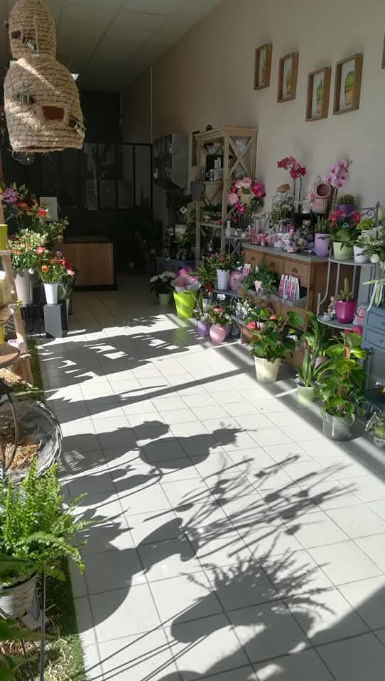 À vendre, charmante boutique de fleurs idéalement située à Menucourt (95), bénéficiant d’un emplacement attractif et d’une clientèle fidèle.

Le local, d’une surface de 51 m², est parfaitement agencé et fonctionnel, permettant une reprise immédiate de l’activité sans travaux à prévoir. L’espace de vente est agréable, lumineux et propice à la mise en valeur des compositions florales.

L’activité est établie depuis plusieurs années avec une clientèle régulière, offrant une base solide pour continuer et développer le chiffre d’affaires.

💶 Loyer + charges : 1100 € HT / mois
💰 Prix du fonds de commerce : 50 000 €

👉 Cause de la vente : départ à la retraite

Belle opportunité pour un(e) professionnel(le) ou une personne passionnée souhaitant se lancer dans un projet clé en main avec un fort potentiel de développement.

📞 Pour plus d’informations ou organiser une visite : 07 87 67 60 10