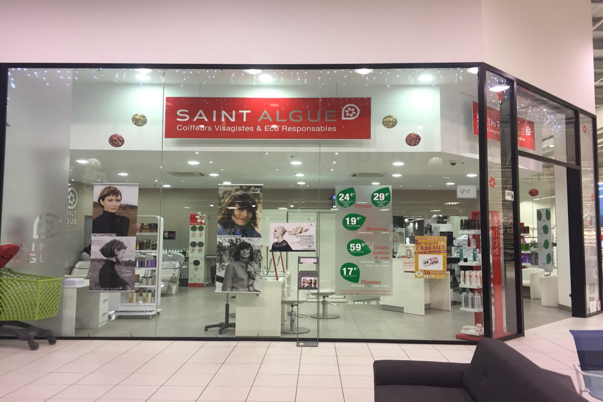 superbe salon de coiffure en galerie commerciale

Proche autoroute A75 entre Clermont Ferrand et Montpellier 

Emplacement idéal en face des caisses et passage devant le salon de la clientèle en entrant et sortant. 

Affaire saine, salon franchisé ( fin de contrat décembre 2022) ouvert en avril 2015, très lumineux en angle et ouvert sur le magasin avec 12m de long de vitrines sur 4 m de hauteur. 

4 postes de diagnostic +7 postes (technique et coiffage)

4 bacs électriques 

Caisse avec équipement ordinateur, imprimante ticket et douchette code barre

Réserve et wc privé

Renseignements par mail :

inc.investissement@gmail.com 

ou téléphone : 0631830318