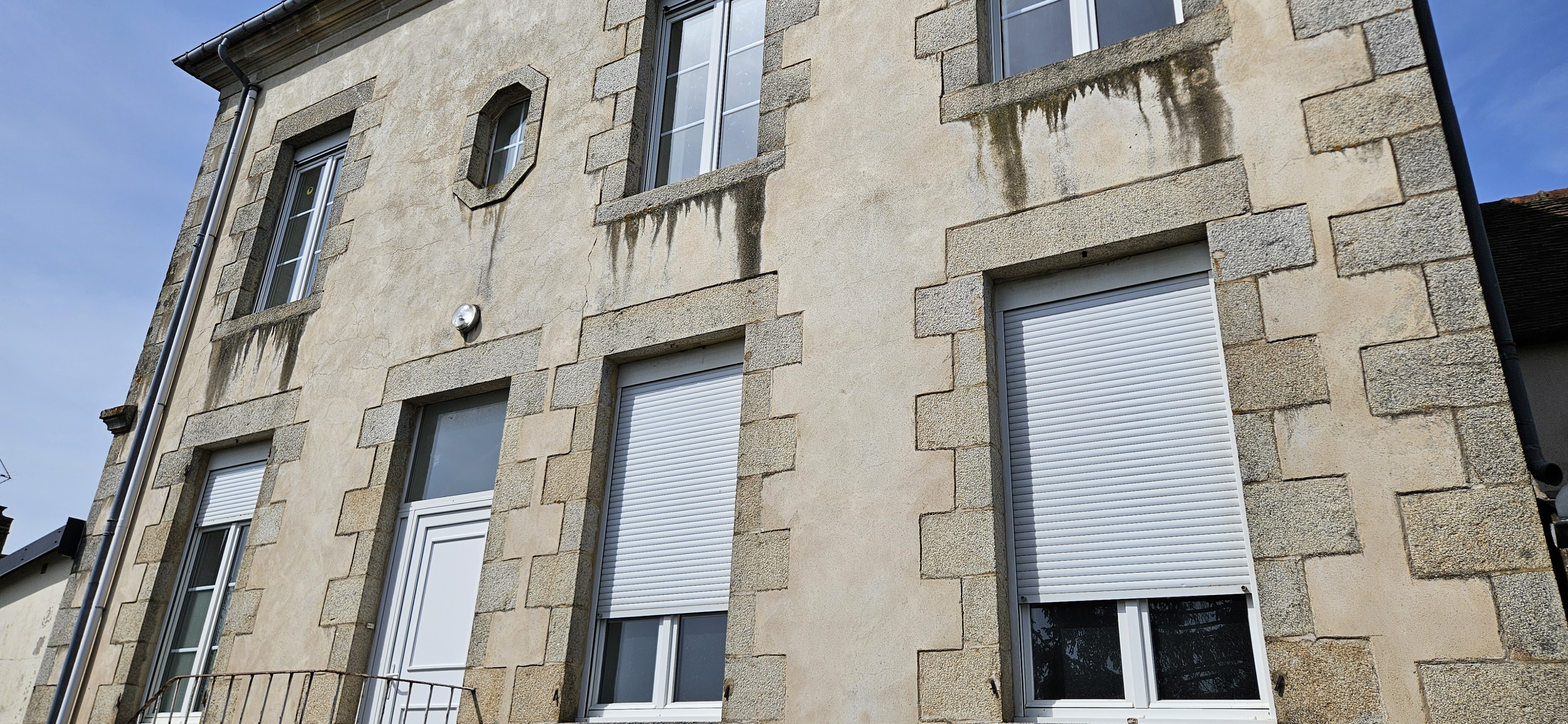 Boulangerie Pâtisserie à reprendre dans notre village sur route très passante entre Alençon et St Pierre des Nids (RD1)
Parking devant la boulangerie
Espace de vente équipé
Un appartement situé au dessus de la boulangerie (2 chambres, Salle à manger, cuisine, salle de bain) compris dans le bail.
Loyer 950€ par mois