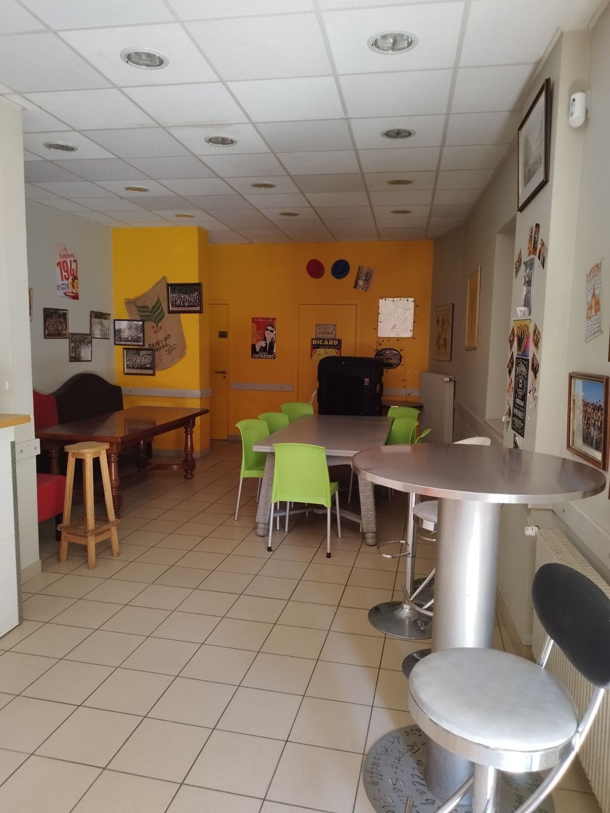 La commune de COGNY, 1 200 habitants, située dans le Beaujolais à proximité de Villefranche Sur Saône

recherche un candidat pour la reprise de la location/gérance de son bar - tabac

Location/gérance (fonds de commerce + logement à l'étage) : 1 408 €

Envoyer CV avant le 31 août 2024 à : maire@cogny.fr

Pour plus d'informations s'adresser à la mairie