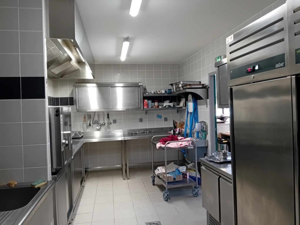 RECHERCHE REPRENEUR BAR-RESTAURANT COMMUNAL CENTRE-BOURG DE SAINTE-LIZAIGNE (36260)

Publié le mercredi 08 juillet 2026 - Sainte-Lizaigne

À proximité du groupe scolaire, de la maison médicale, de la salle des fêtes, de la RD918 et de l'église romane du XIIᵉ siècle, classée Monument historique.

Établissement fermé depuis le 4 juillet 2026. En excellent état, il comprend une salle de restaurant, un bar attenant, une cuisine équipée, une pièce de stockage et bénéficie de nombreuses places de stationnement à proximité.

✔ Loyer attractif 250€ + charges

📞 Visites possibles tous les jours au 06 87 06 81 65.

📧 Pour tout renseignement complémentaire : mairie.stelizaigne@wanadoo.fr.
