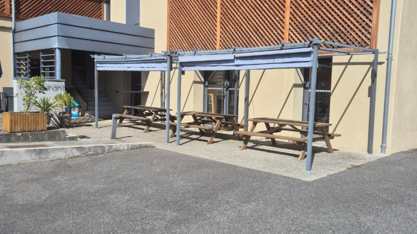 La mairie de Cantaous, charmant village des Hautes-Pyrénées situé sur le plateau de Lannemezan à 1h30 de l'Océan, à 2h00 de la Méditerranée et à moins d'1 h des stations de ski, recherche un gérant pour exploiter le restaurant communal, suite au départ de l'exploitant actuel.
Ce restaurant assure aussi la cantine scolaire pour le bonheur des 40 enfants de notre école publique.
L'établissement a été entièrement rénové et dispose de tout le matériel pour la restauration et bar (licence IV) 
Contact Mr Fetis Jean Claude, Maire
0785850734