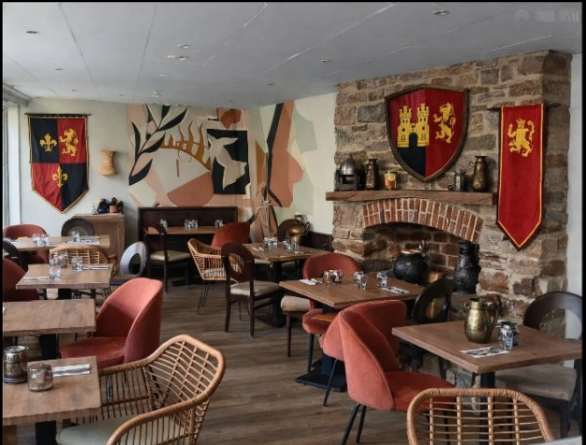 magnifique hotel restaurant de 6 chambre avec un logement de fonction et parc arboré.
entièrement équipé,décoration moderne chic ,entièrement aux normes actuel rien n'a faire , prés à travailler...
idéal pour couple de restaurateur ouvert actuellement 10 mois de l'année .
congé annuel janvier et février....
chiffre d'affaire 180000 ....
céder 90000....cause départ à l'étranger....
pour plus de renseignement veuillez nous contacter en dehors des heures de service.....
visite virtuel possible et tous documents à disposition seulement aux personnes sérieuses ......
curieux et rèveur merci de vous abstenir.......