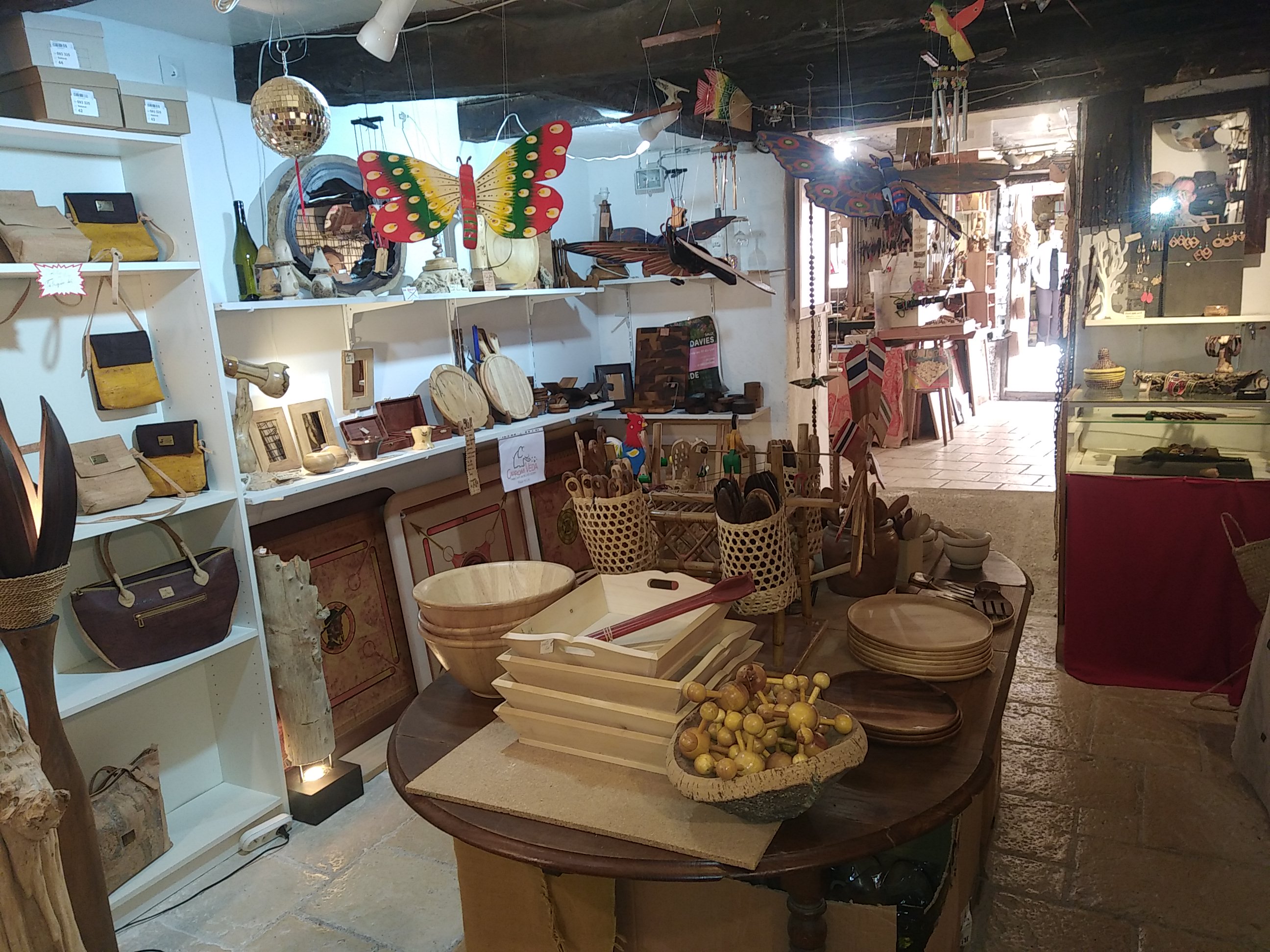 Le bois dans tous ses états 
Jeux en bois, articles cuisine, décoration, fabrication de Billards Indien, tournage sur bois.