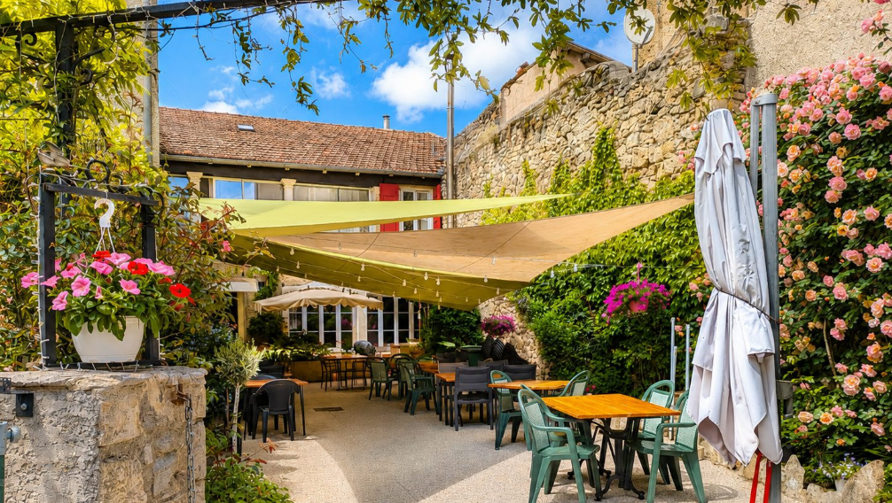 Hôtel-restaurant à transmettre au cœur de Nant, village touristique du Sud-Aveyron