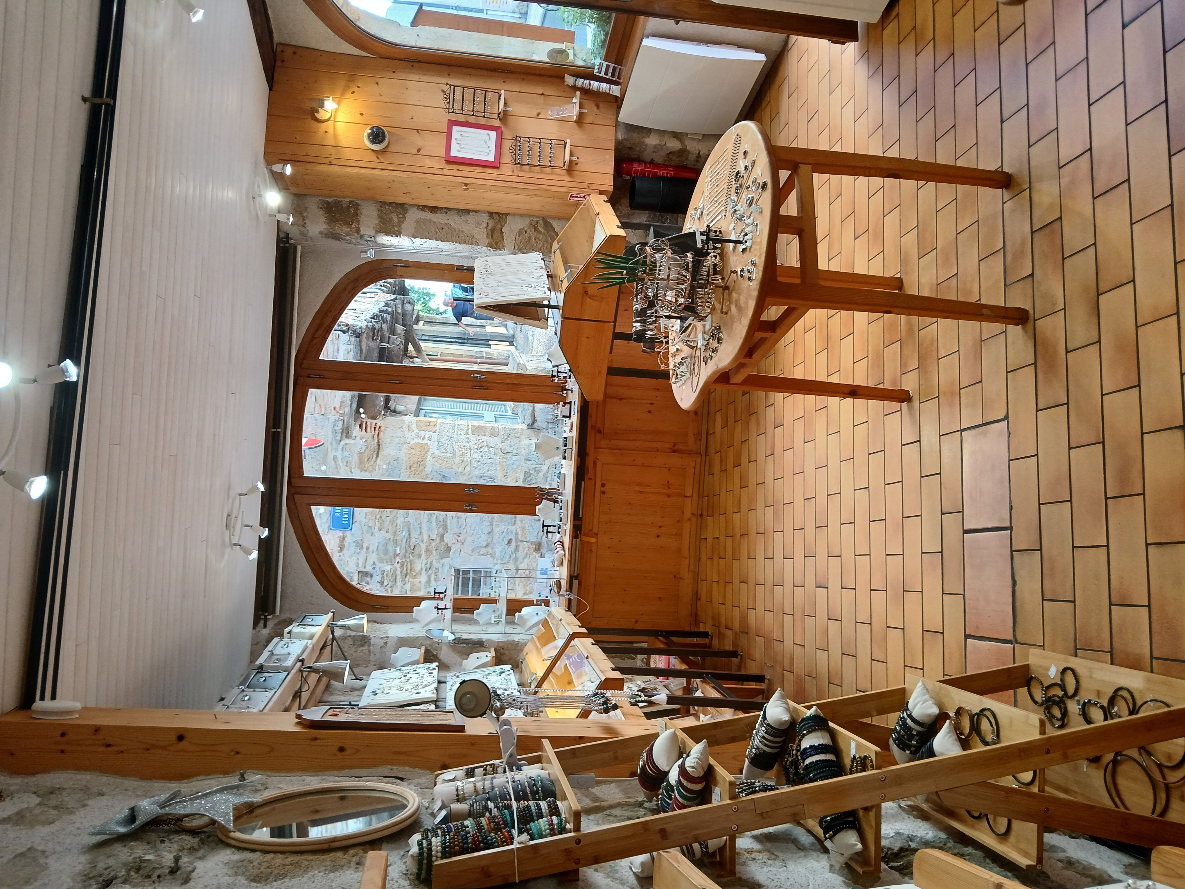 À VENDRE – Fonds de commerce Bijouterie de charme au cœur de Saint-Céré (46)