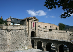 Belle pharmacie dans une citadelle Vauban dans un village touristique (Unesco) à 1600 d'altitudes, en face des stations de skis,  avec un confort de vie exemplaire.
On recherche repreneur, avec le projet d'un centre médical .
La pharmacie est fermée depuis 6 mois donc plus que 6 mois pour la réouverture.
Le Maire et son équipe vous réserve un très bon accueil.
Je reste à votre disposition pour ample renseignements.

M. le Maire .