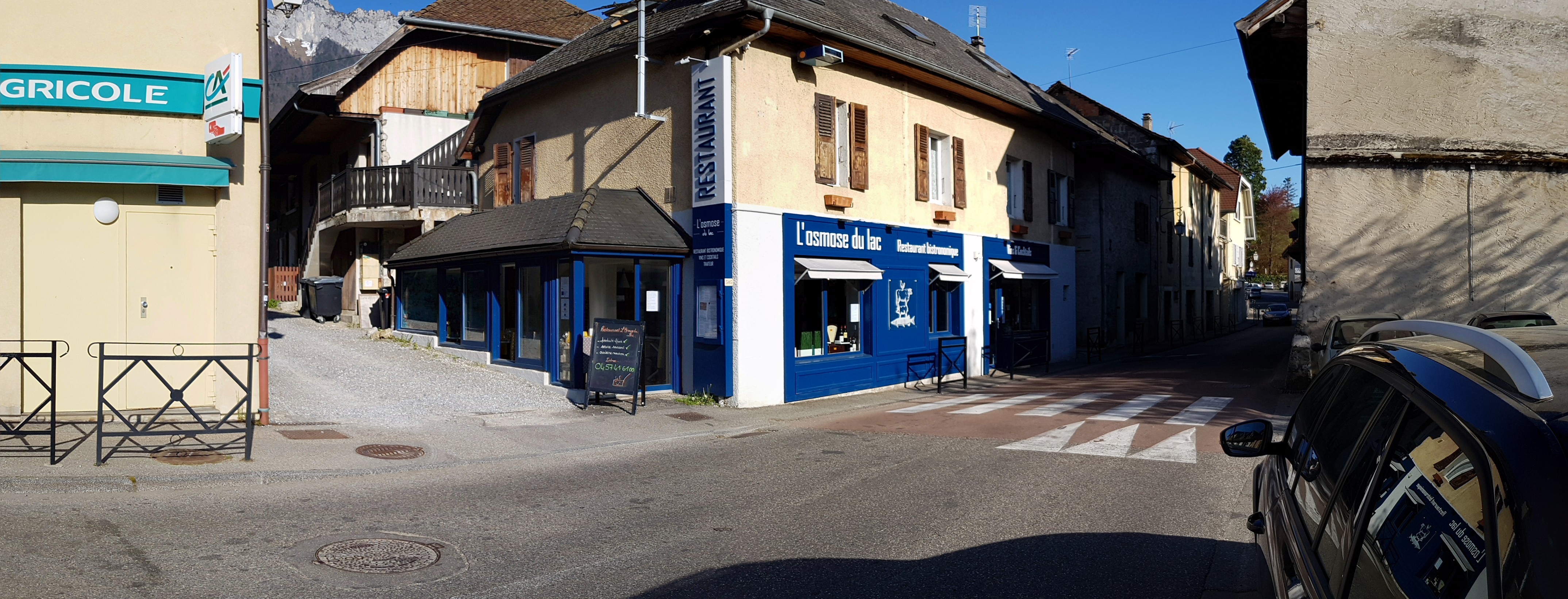 Coup de cœur assuré 	
Vente restaurant - 74 Haute-Savoie
Restaurant tradi centre village réputé à 10 minutes d'Annecy.
156m2. 40 couverts.
Clientèle locale et touristique ce qui permet une ouverture à l'année.
8 sem de congés par an.
2,5 jours de fermeture hebdomadaire.
CA en constante augmentation depuis 8 ans.
Licence IV; possibilité de développer une activité bar.
Pas de terrasse. Une salle trés lumineuse.
Loyer 2050€ HT

Mis en vente à 260 000€ avec bail neuf.

contact uniquement par mail : 
Restaurantlosmosedulac@gmail.com