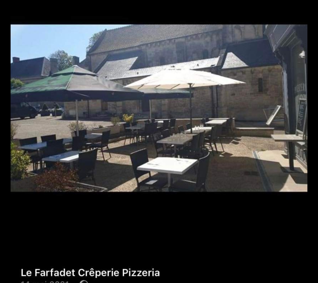 Belle pizzeria crêperie en cœur de bourg entre l'église et le château, mur en pierre et sol d'époque coup de coeur assuré ! 35 places intérieures et 30 places sur une belle terrasse . 690€ de loyer HT , restaurant facile à gérer idéal pour un couple . Clientèle familiale et fidèle plus une clientèle touristique. Fermé le dimanche et lundi .