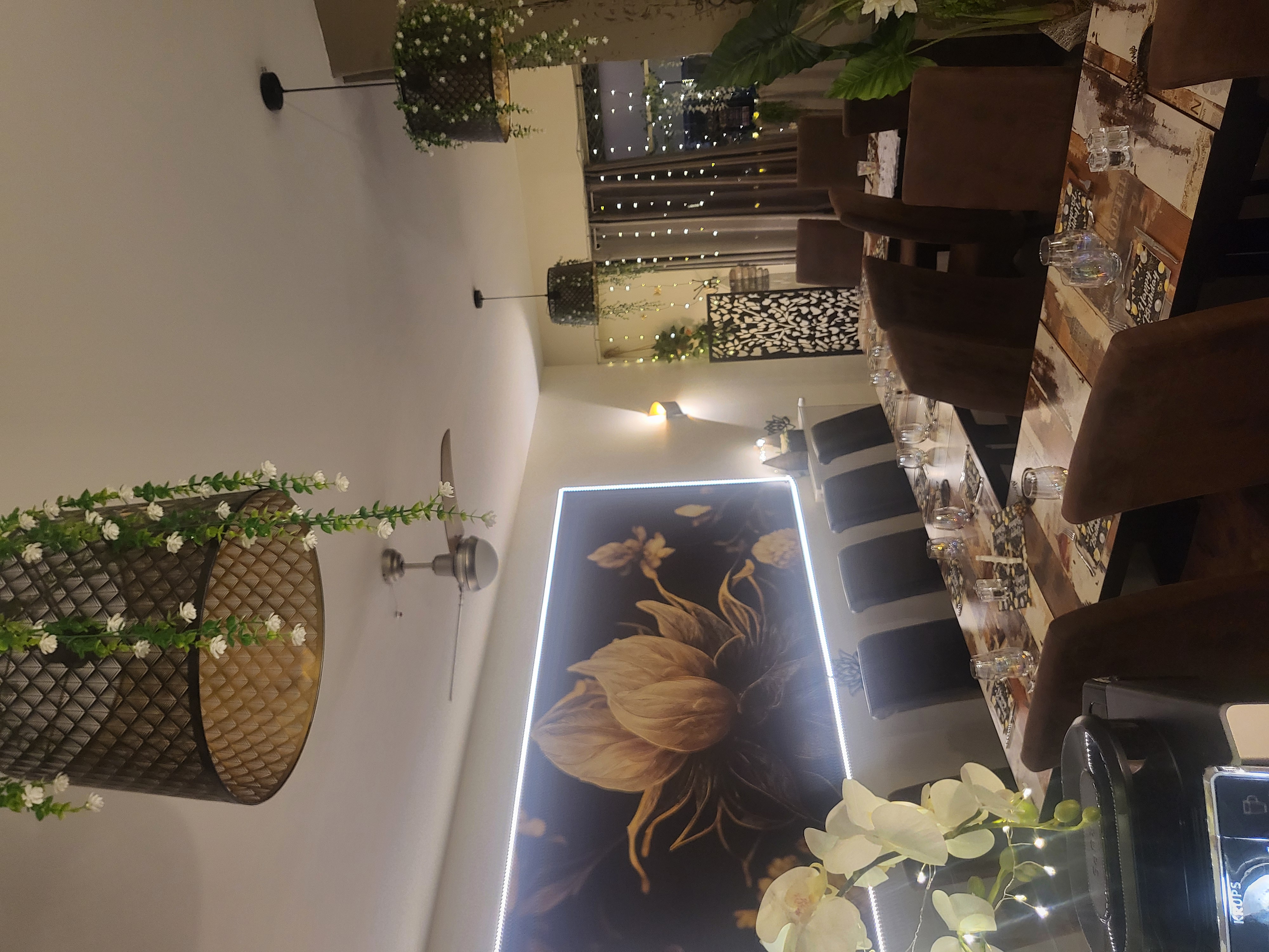 Vend fond de commerce restaurant situé dans un jolie village de l'yonne  de 2200 habitants 
Logement inclus
Bail 3/6/9 avec la mairie 
Capacité du restaurant 30 couverts grange ,réserve .
Possibilité de terrasse à l'arrière 
Du restaurant en accord avec la mairie 
Une partie du matériel est compris dans le bail car elle appartient à la mairie
Le reste du matériel indispensable au démarrage de l activité peut etre ajouté en partie ou en totalité au fond de commerce à définir 
ensemble
Pour plus d'info n'hésitez pas
55000 € sans notre matériel