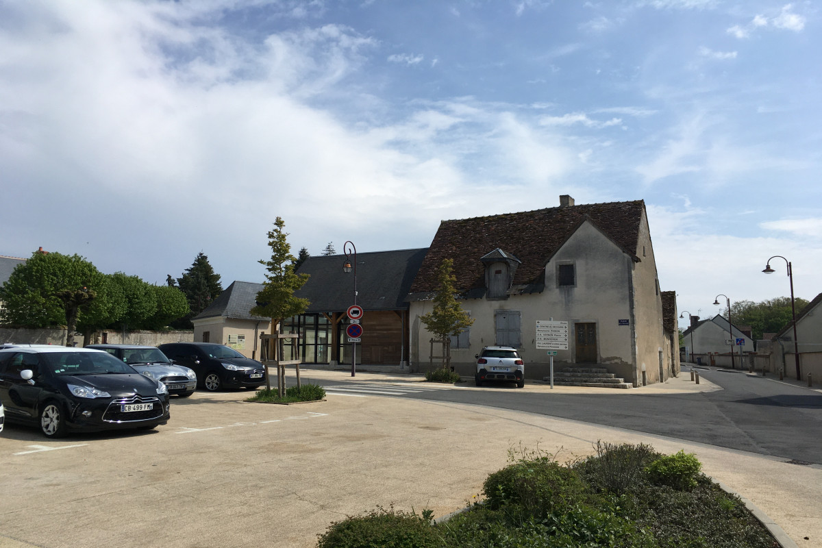 "1000 cafés" recherche un GERANT non associé pour le café de Ouchamps dans le Loir et Cher (740 habitants), ouverture prévue en octobre 2021. Offre de café-bar animations, petite restauration, épicerie, multi-services. Rémunération 1700? brut. Le gérant intègre le réseau des "1000 cafés", bénéficie d'un accompagnement et d'une formation. Plus d'informations par mail à pierre@1000cafes.org