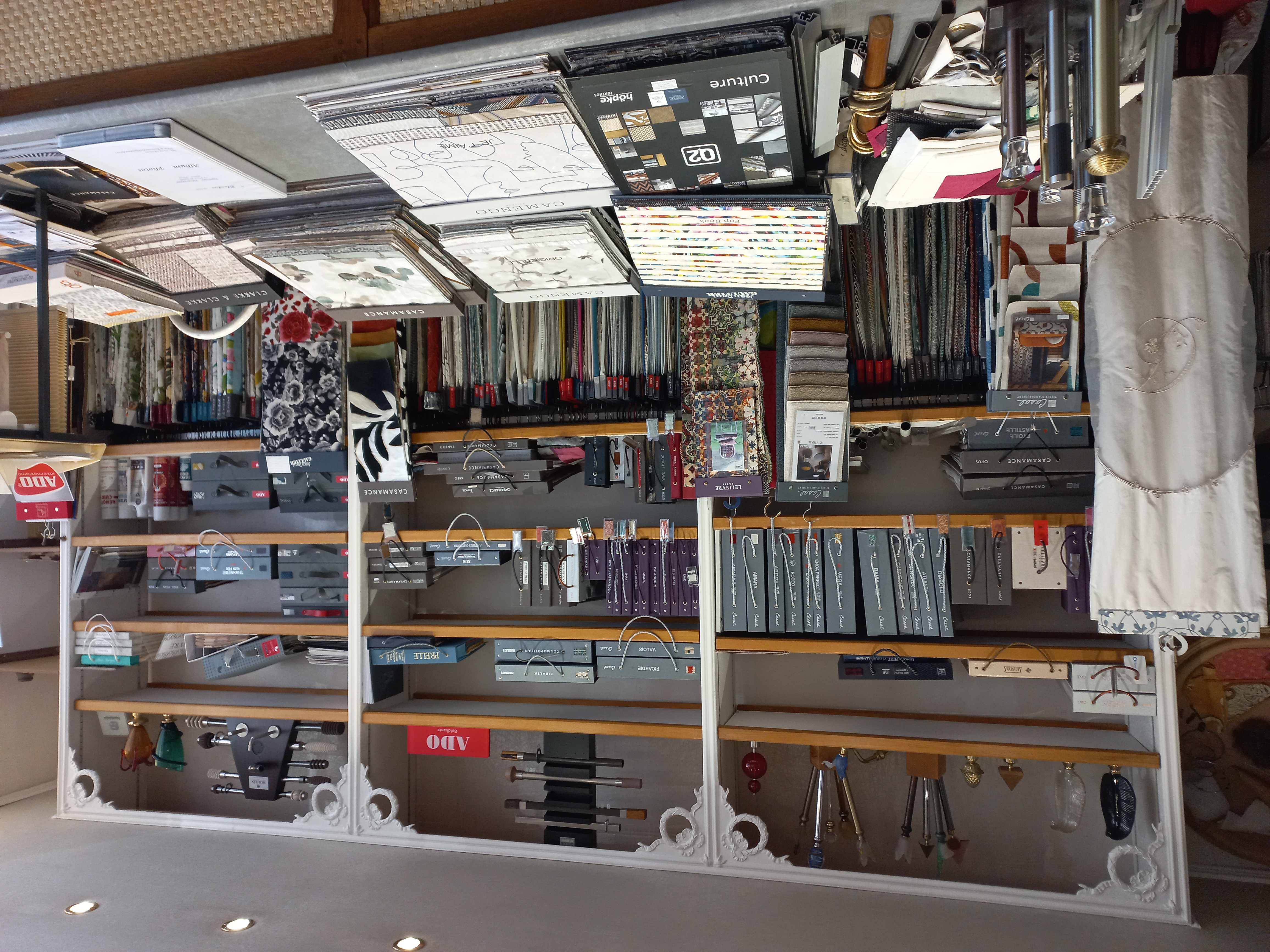 Cause retraite courant 2025, je cède mon fonds de commerce de Tapisserie Décoration situé à Vittel dans les Vosges.
Belle boutique sur une place avec parking, surface vente, atelier et réserve de 190 m², sur 2 niveaux.
Activité de tapissier décorateur, rideaux et sièges + vente papier peint sur collections et peintures écologiques françaises.
Zone de chalandise d'un rayon de 50 km, en activité depuis 36 ans avec une clientèle fidèle. Fonds 35000 €, loyer 425 €
Accompagnement possible le temps de la transmission.
Libre autres activités sauf restauration.